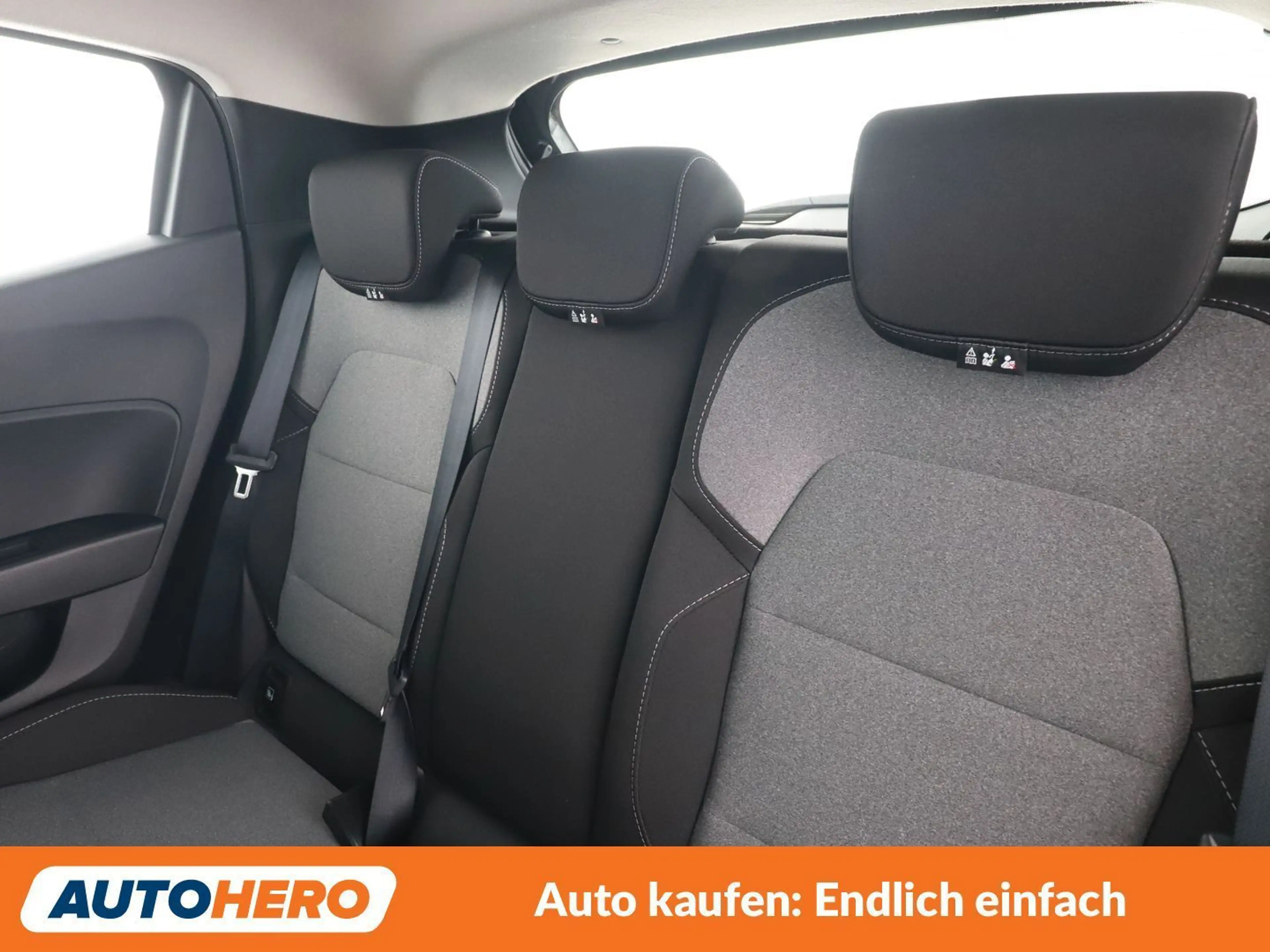 Renault Clio 1.0 TCe Evolution — photo 14