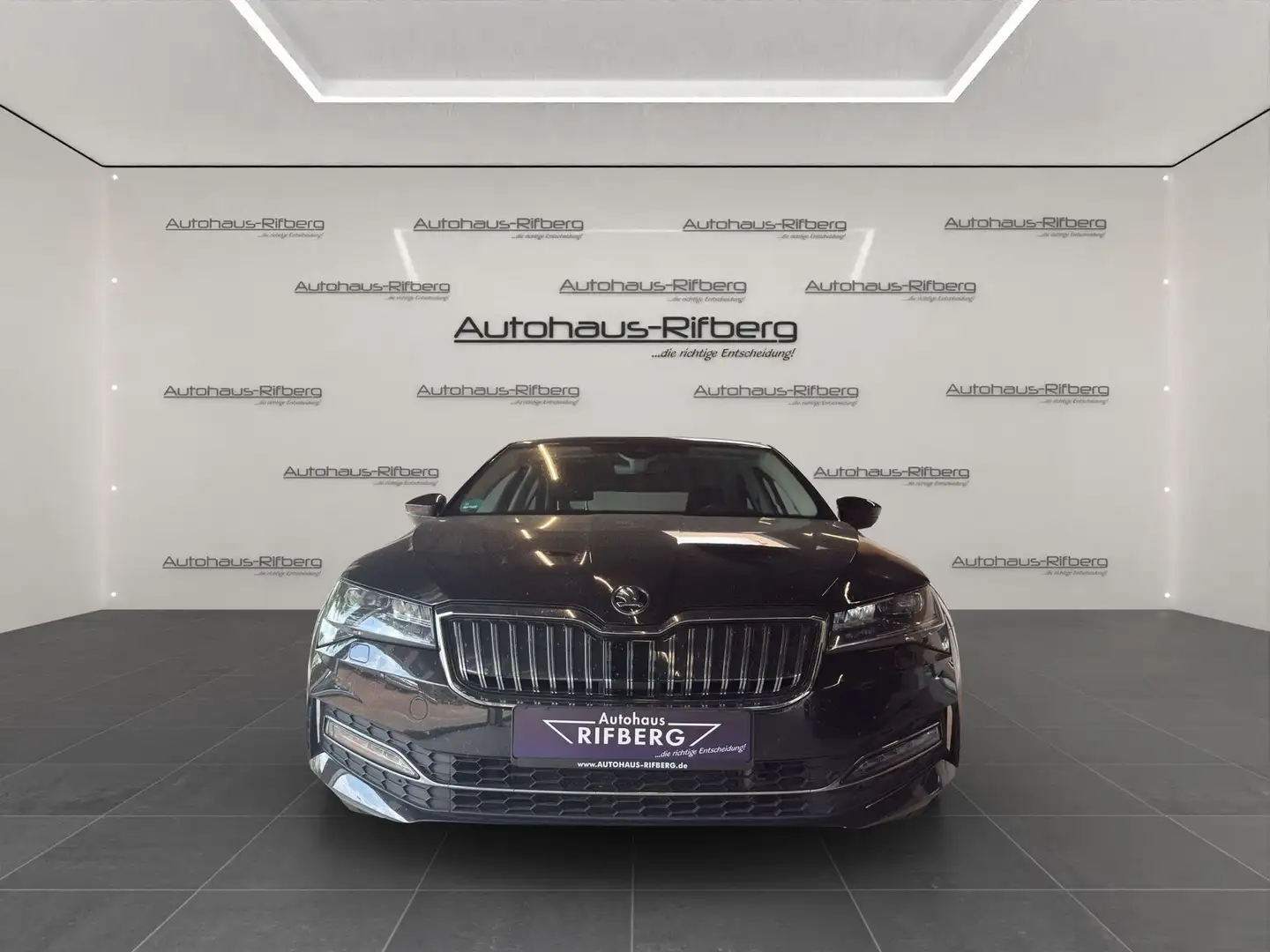 Skoda Superb 1,4 TSI DSG Style Green Tec iV AHK/Navi Schwarz - 2