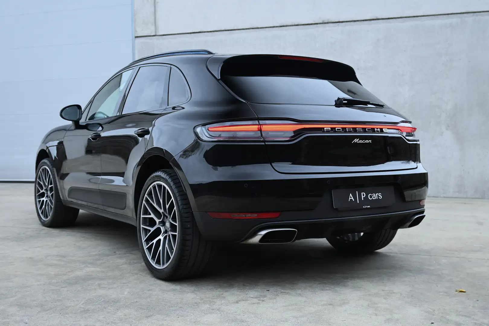 Porsche Macan 2.0 Turbo PDK | PANO | BOSE | CARPLAY | 1ST OWNER Zwart - 2