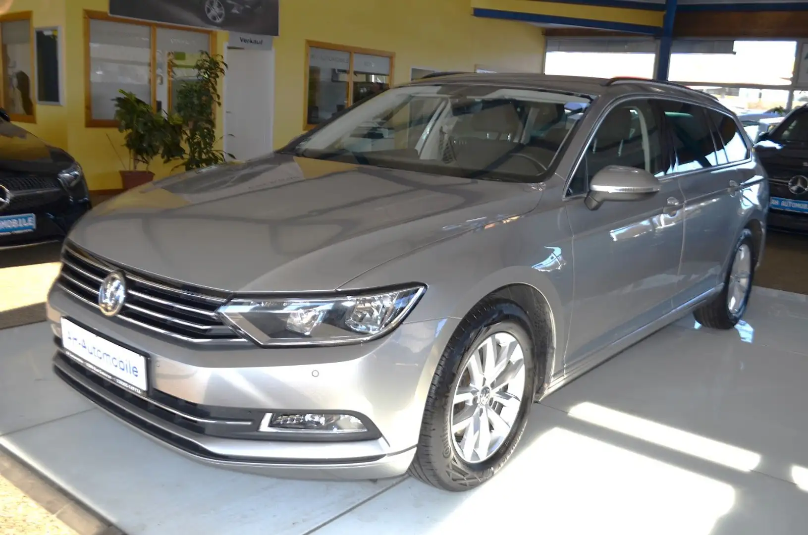 Volkswagen Passat Variant BMT/Start-Stopp NAVIGATION / PDC Silber - 1
