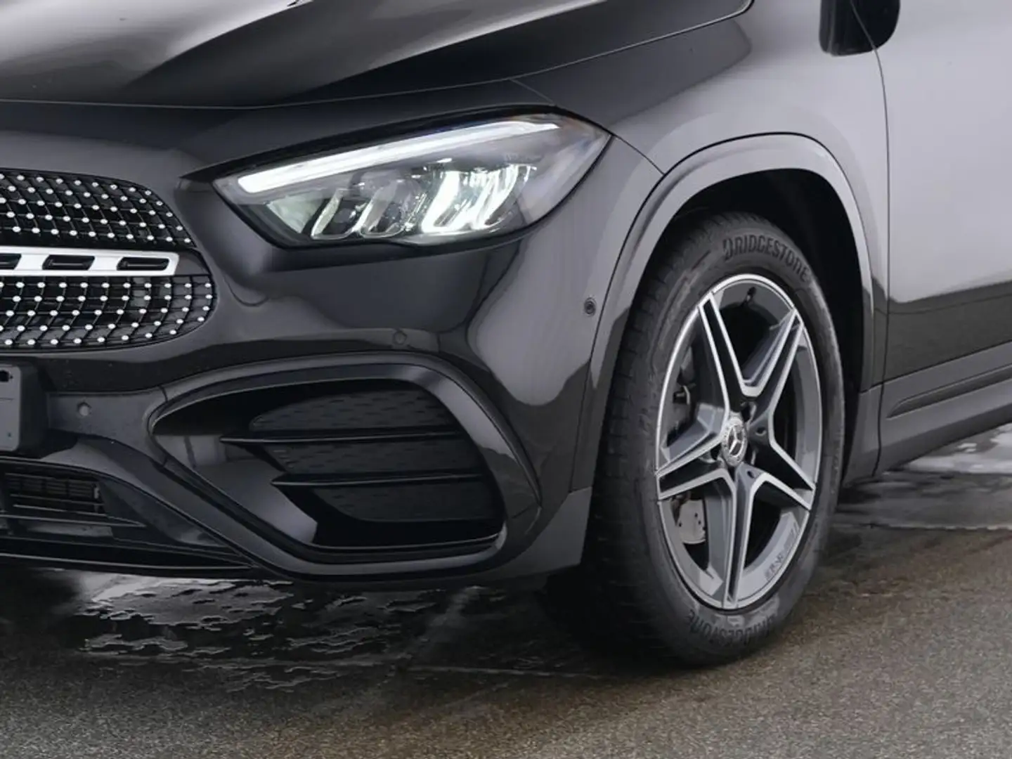 Mercedes-Benz GLA 180 AMG LINE*Night*Distron*360*LED*EasyPack* Schwarz - 2