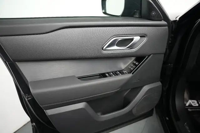 Land Rover Range Rover Velar view 10