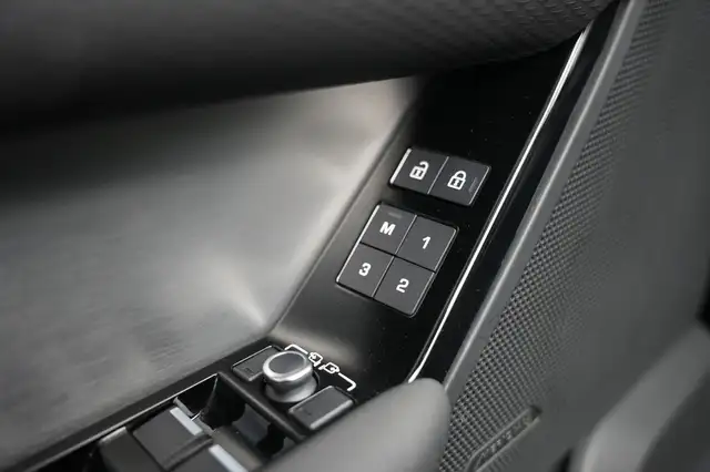 Land Rover Range Rover Velar view 12