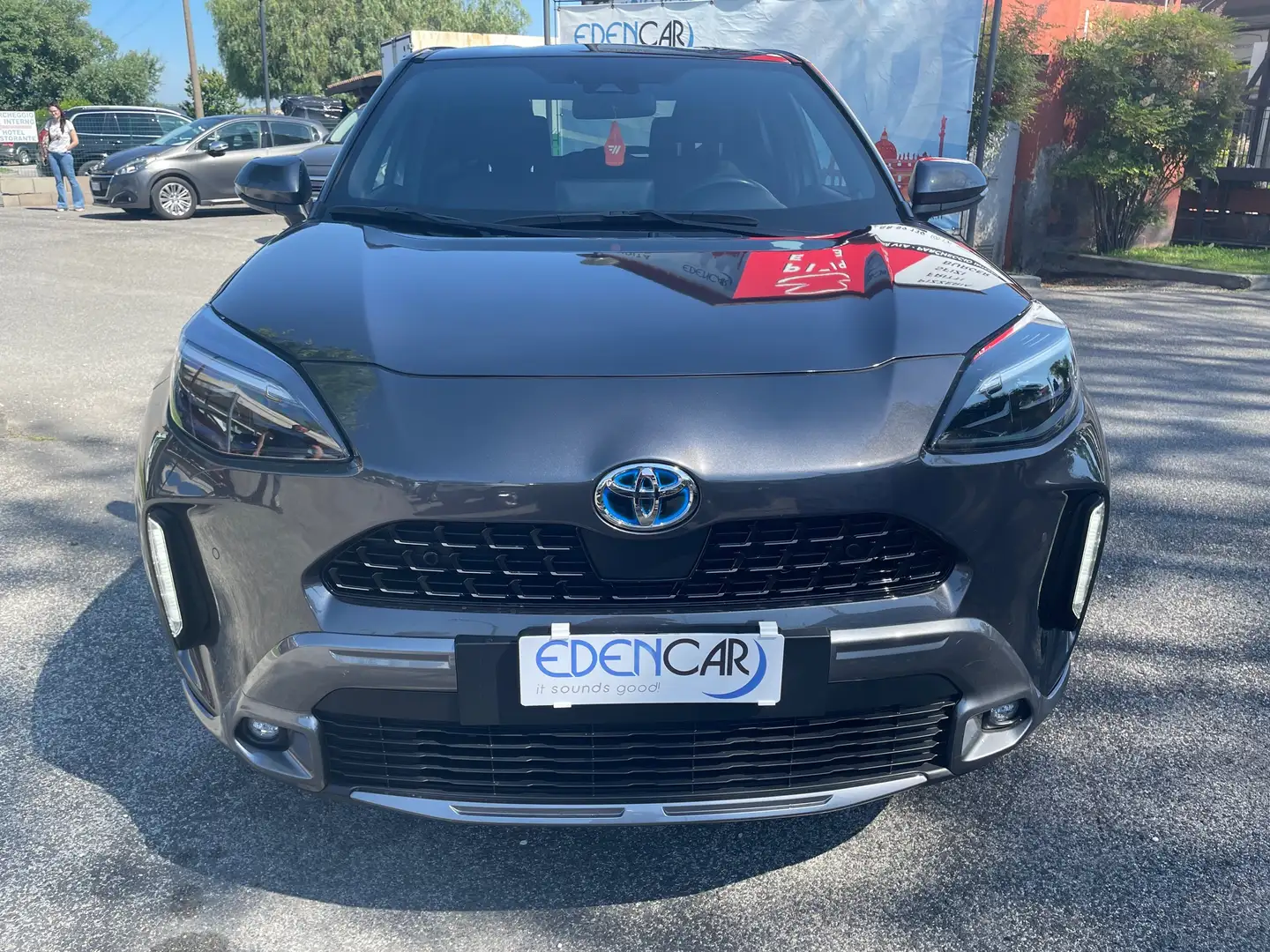 Toyota Yaris 1.5h Trend fwd 116cv e-cvt Gris - 2