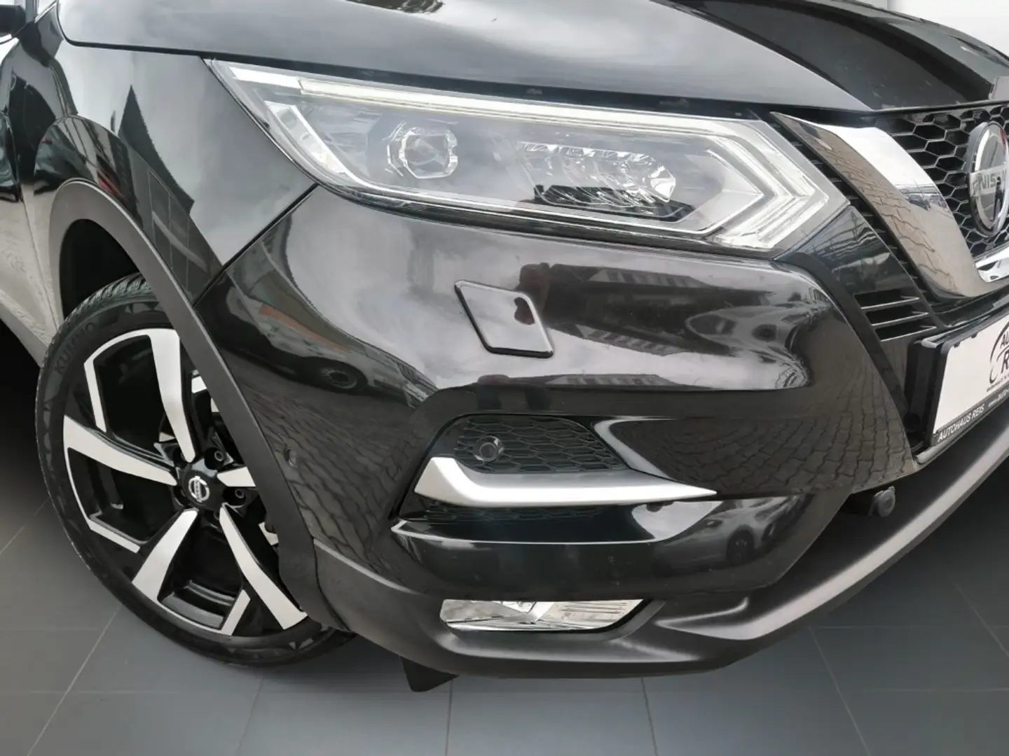 Nissan Qashqai 1.3 DIG-T TEKNA+ AHK LEDER PANORAMA LED DAB KAMERA Schwarz - 2