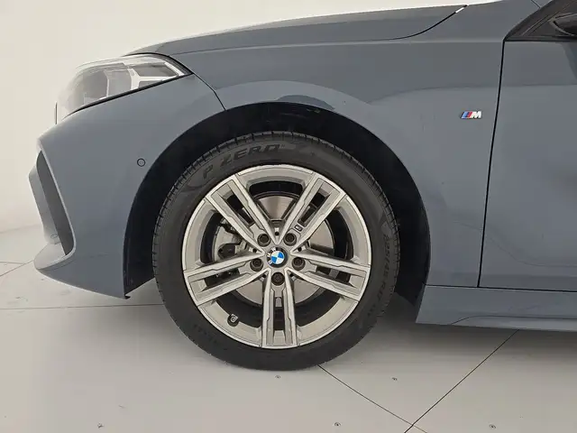 BMW 1 Series view 8