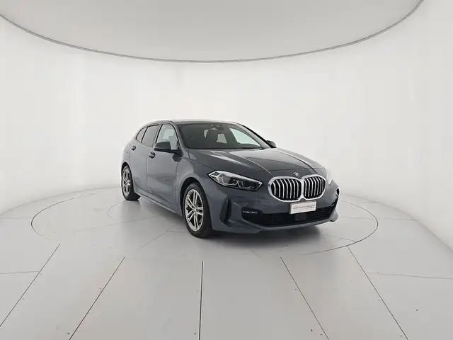 BMW 1 Series view 6