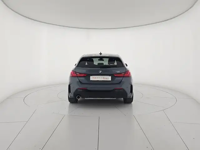 BMW 1 Series view 4