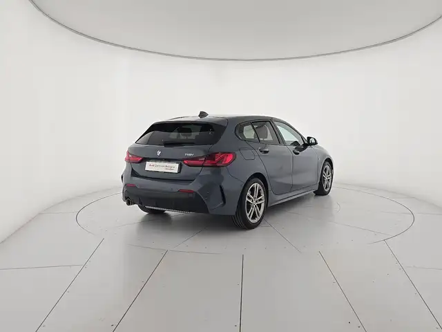BMW 1 Series view 5