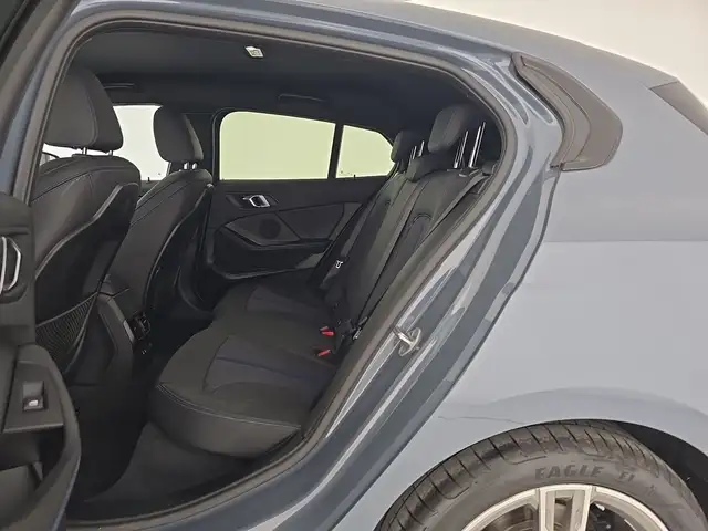 BMW 1 Series view 10