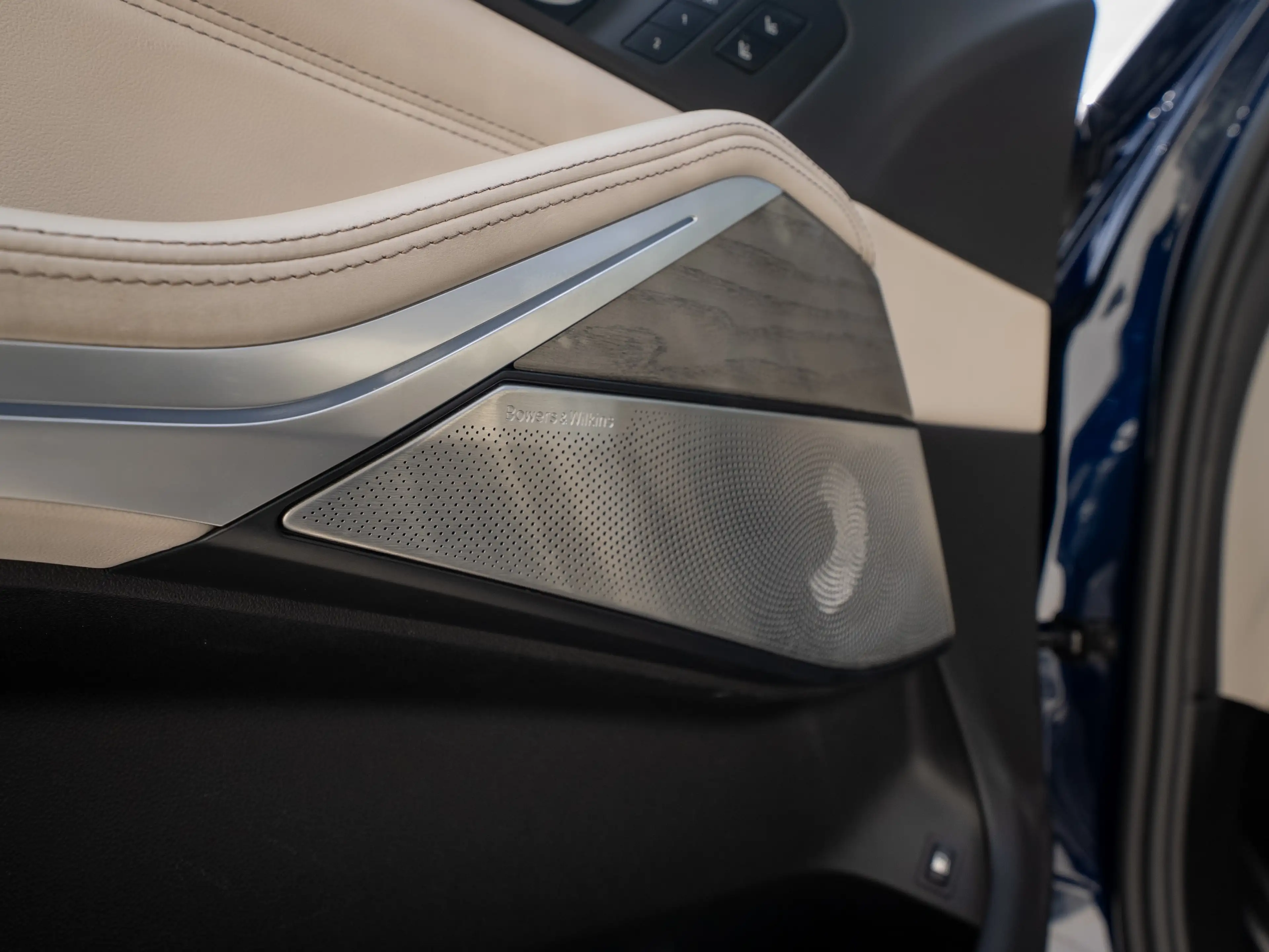 BMW X5 X5 xDrive45e FULL-OPTION -SKYLOUNGE/SOFTCLOSE/VENTILATION SEATS/HUD/LASER/INDIVIDUAL/TANZANIT BLUE/BOWERS&WILKINS — photo 15