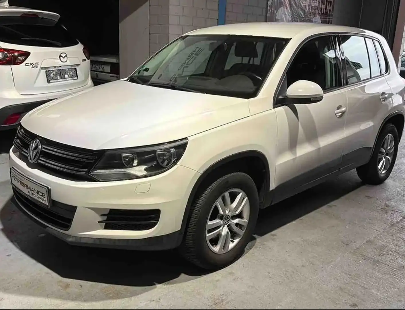 Volkswagen Tiguan 2.0 TDI Navi Sitzheizung AHK Weiß - 1