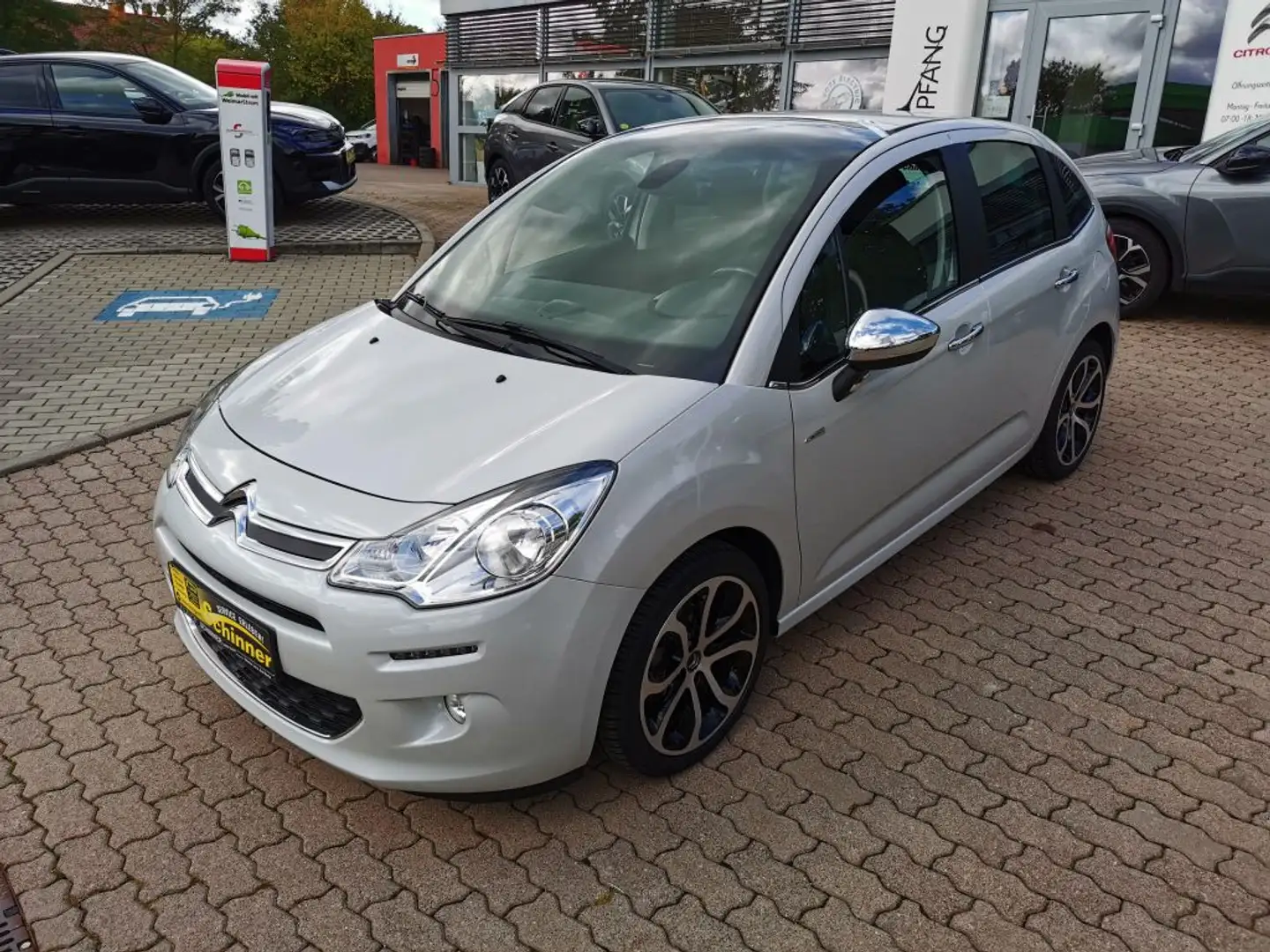 Citroen C3 Pure Tech (VTi) 82 Exclusive Weiß - 1