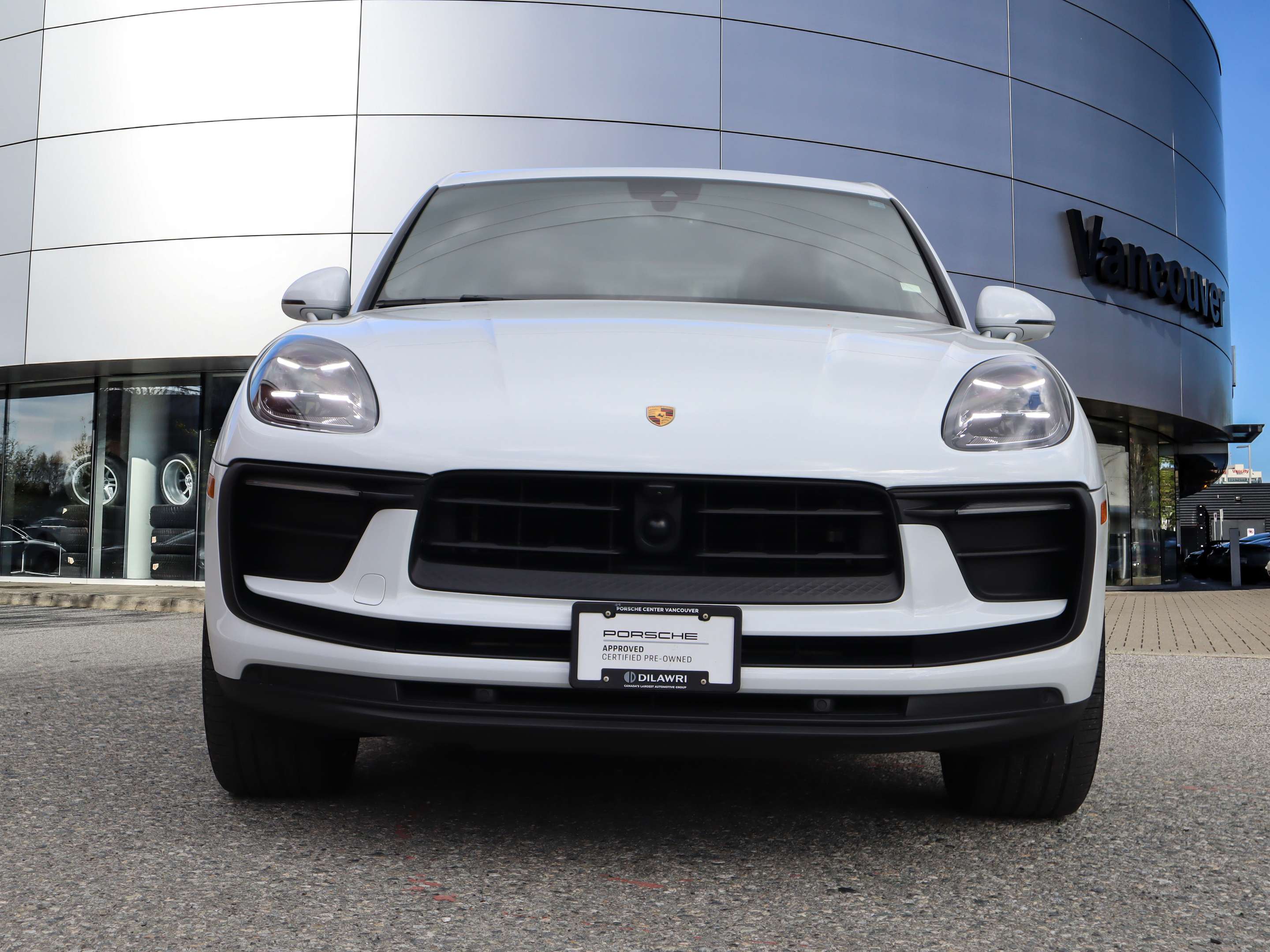 2023 Porsche Macan AWD thumb 8