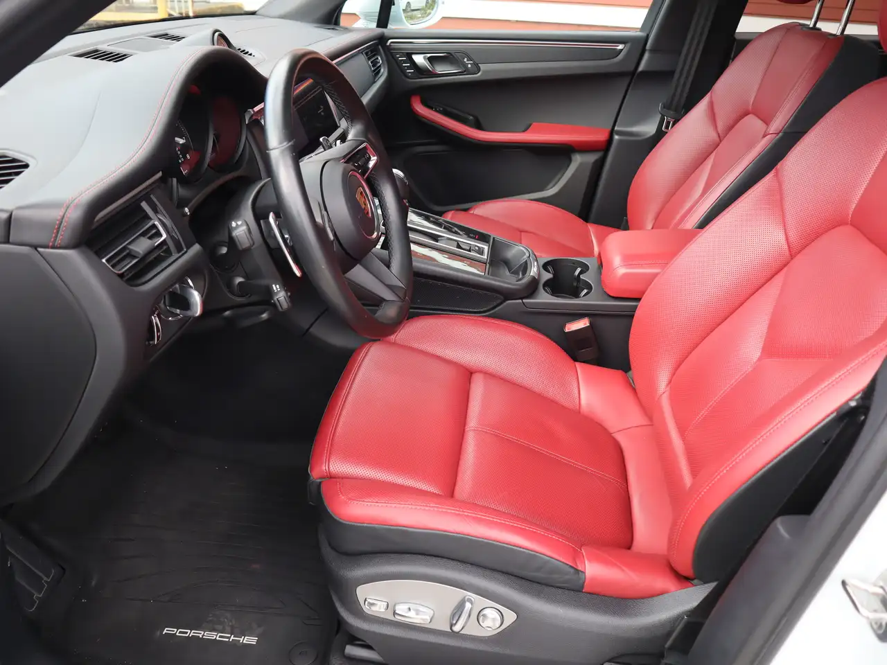 Porsche Macan снимка Porsche Macan