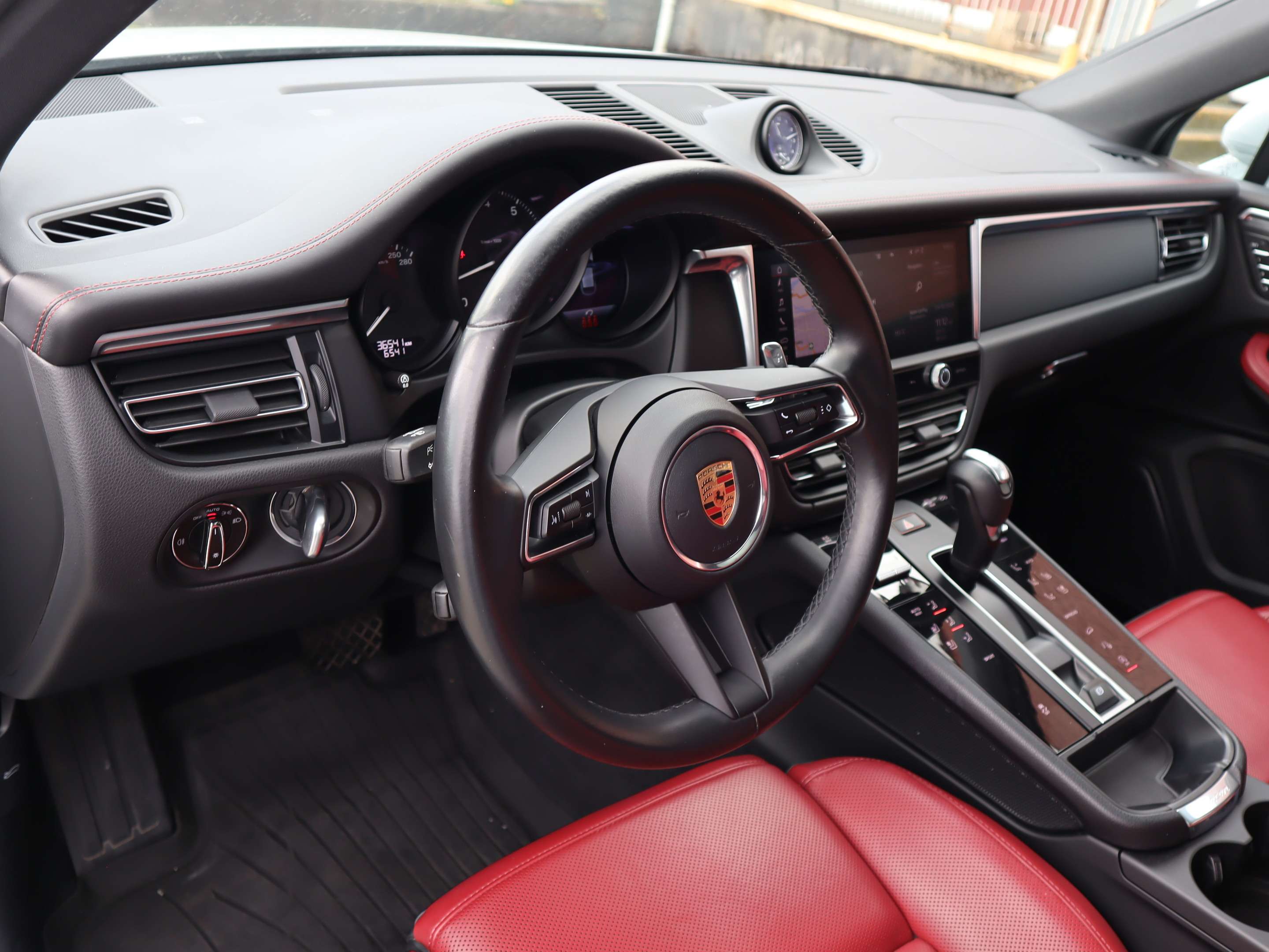 2023 Porsche Macan AWD thumb 12