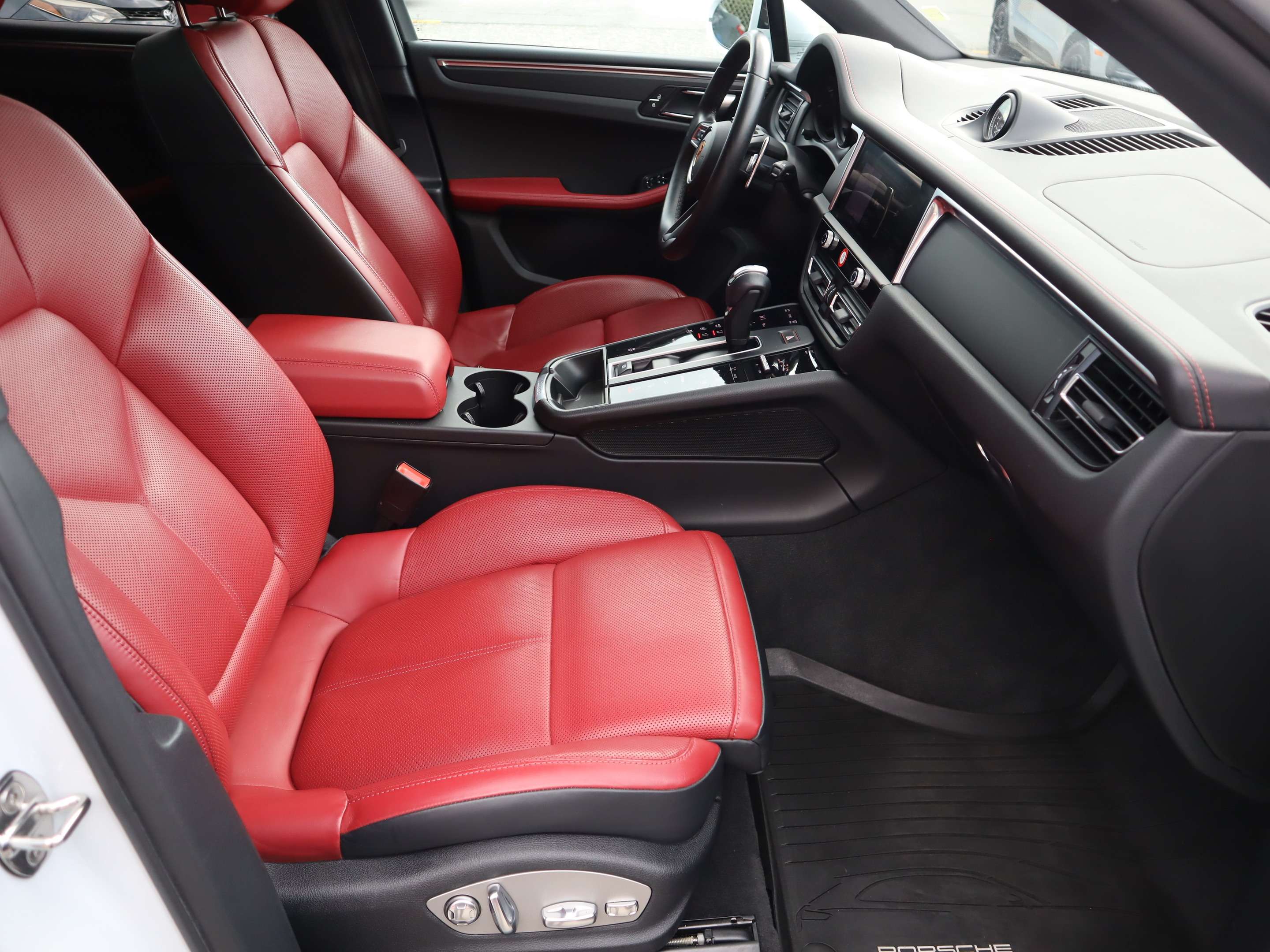 2023 Porsche Macan AWD thumb 24