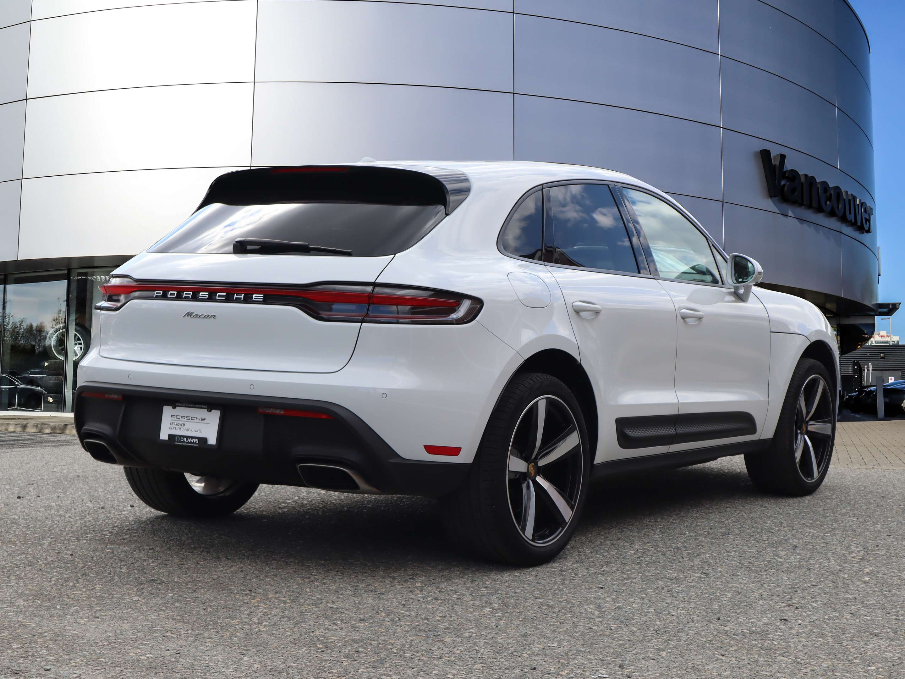 2023 Porsche Macan AWD alt 5