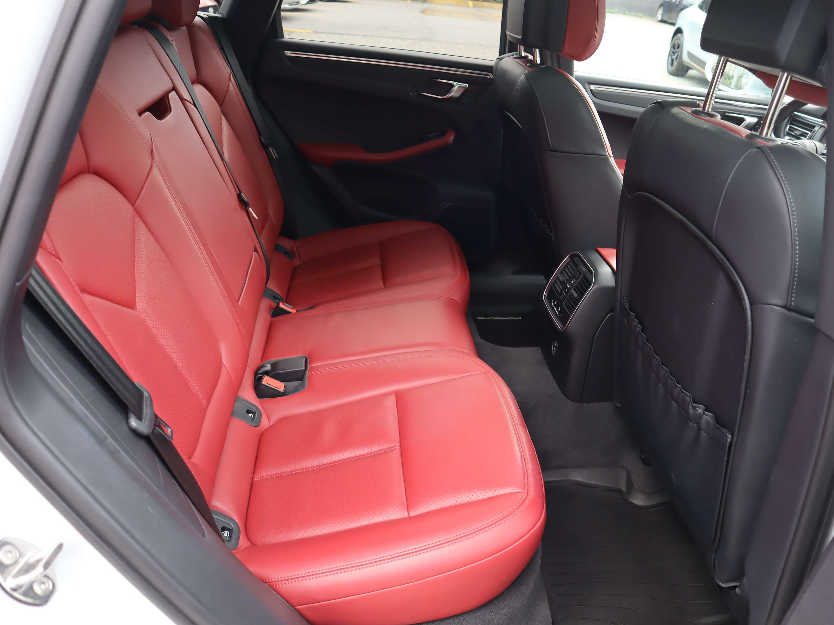 2023 Porsche Macan AWD thumb 26