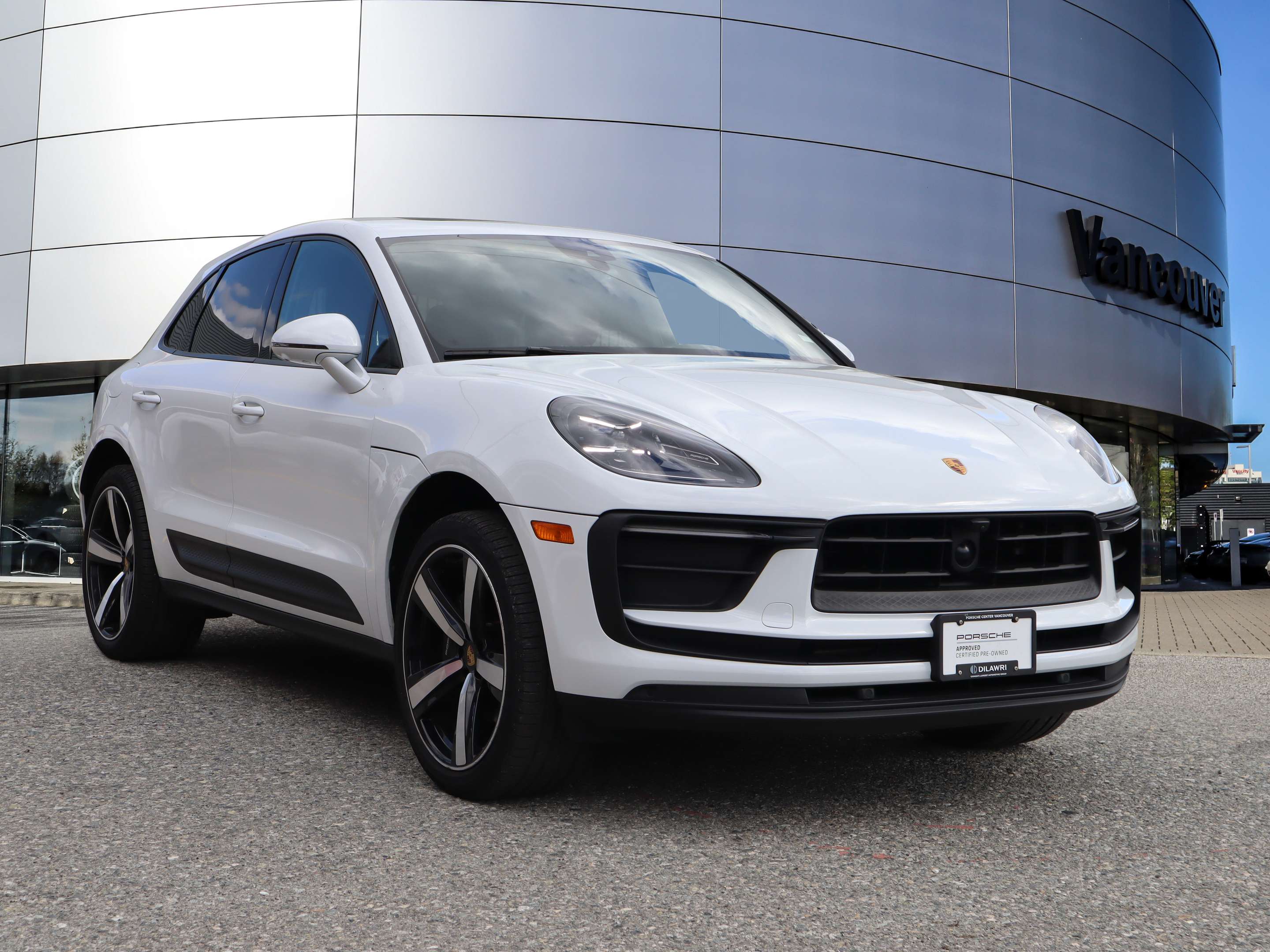 2023 Porsche Macan AWD thumb 7
