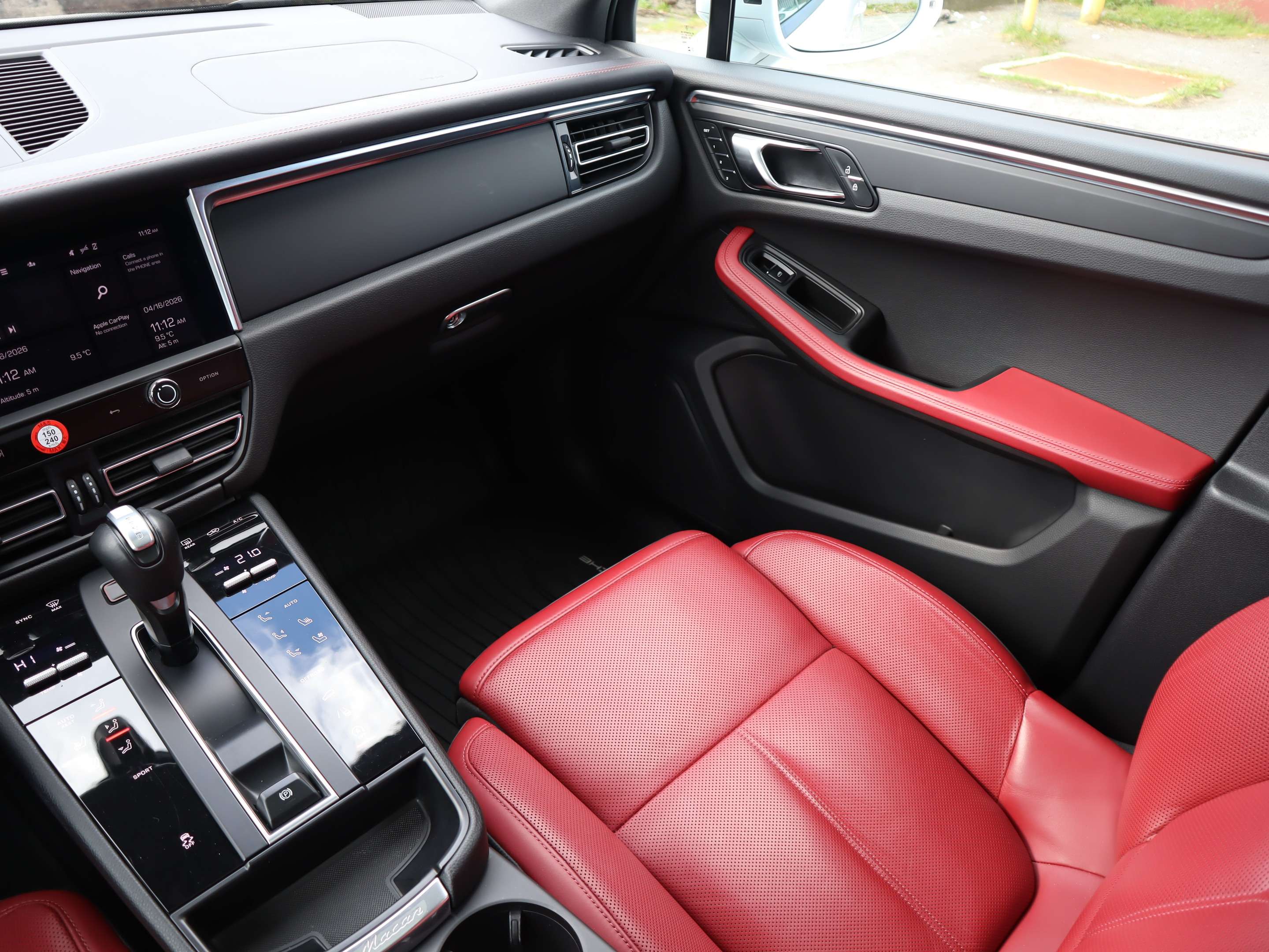 2023 Porsche Macan AWD thumb 17