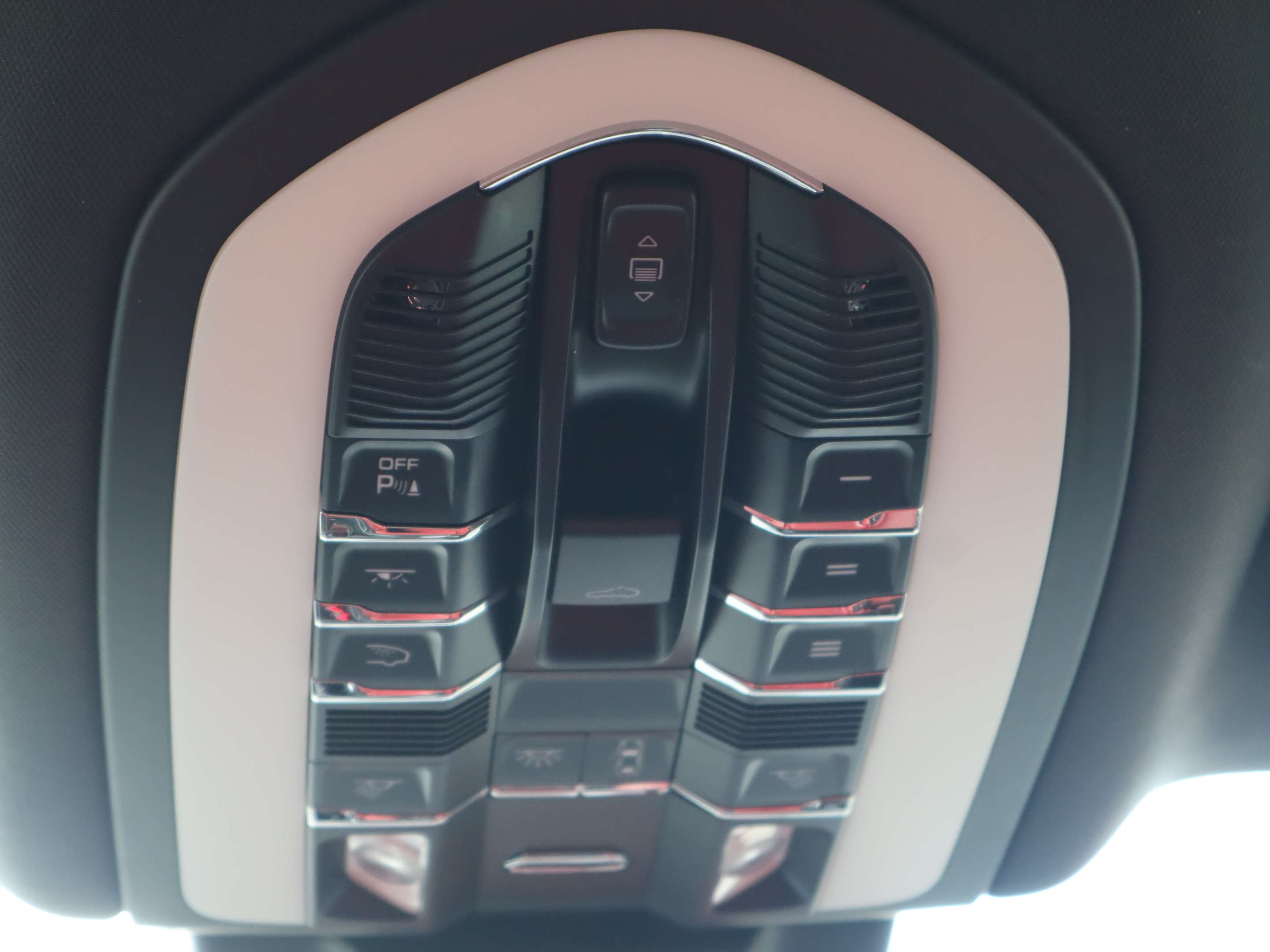 2023 Porsche Macan AWD thumb 19