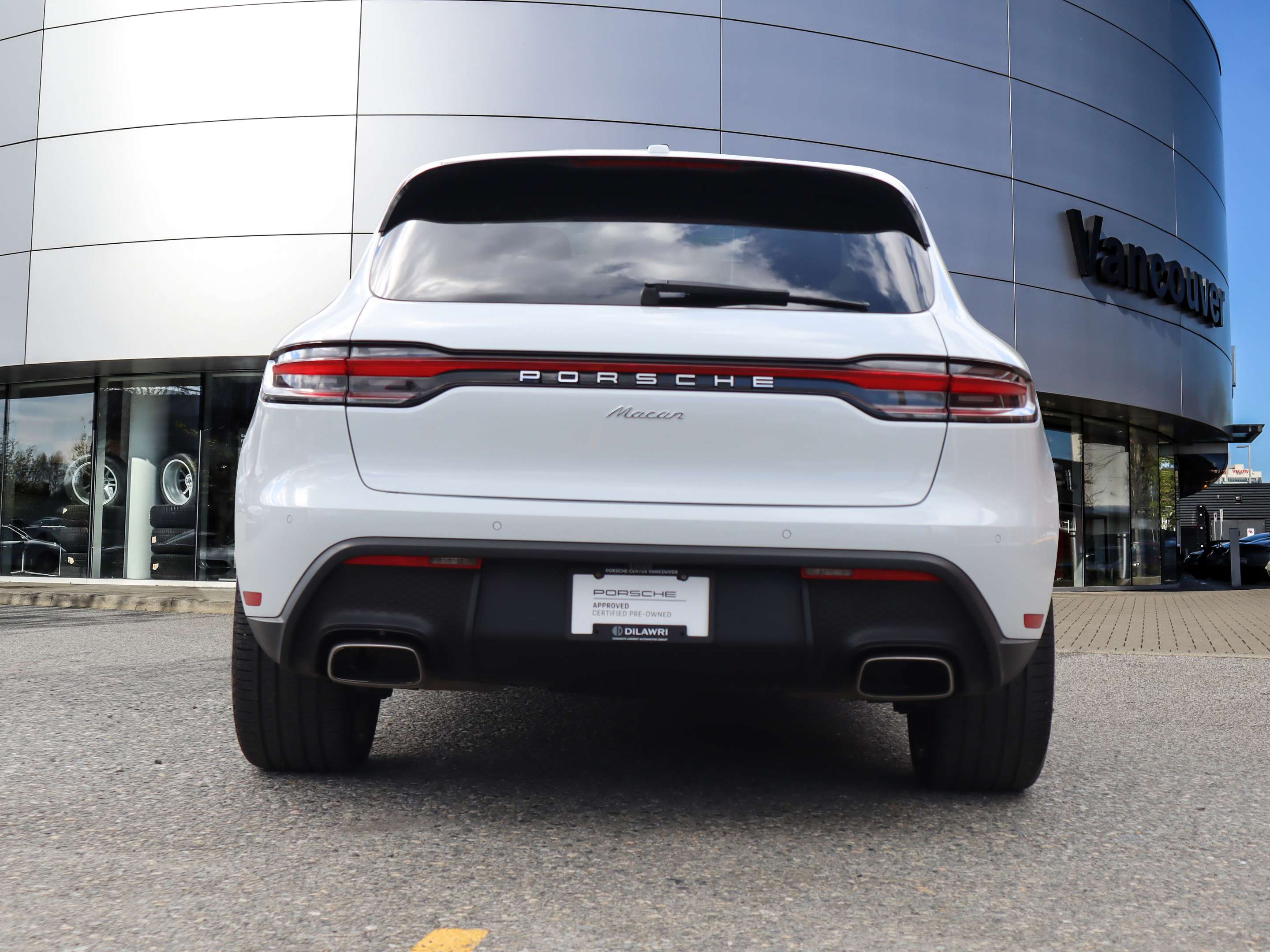 2023 Porsche Macan AWD alt 4