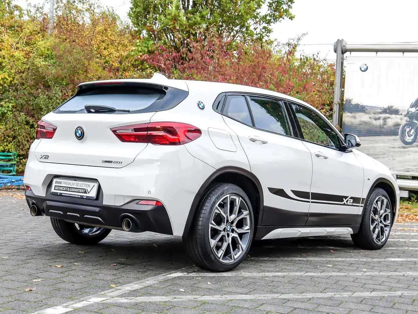 BMW X2 sDrive20i NAVI LED Sound Syst. PDC V+H DAB Wit - 2