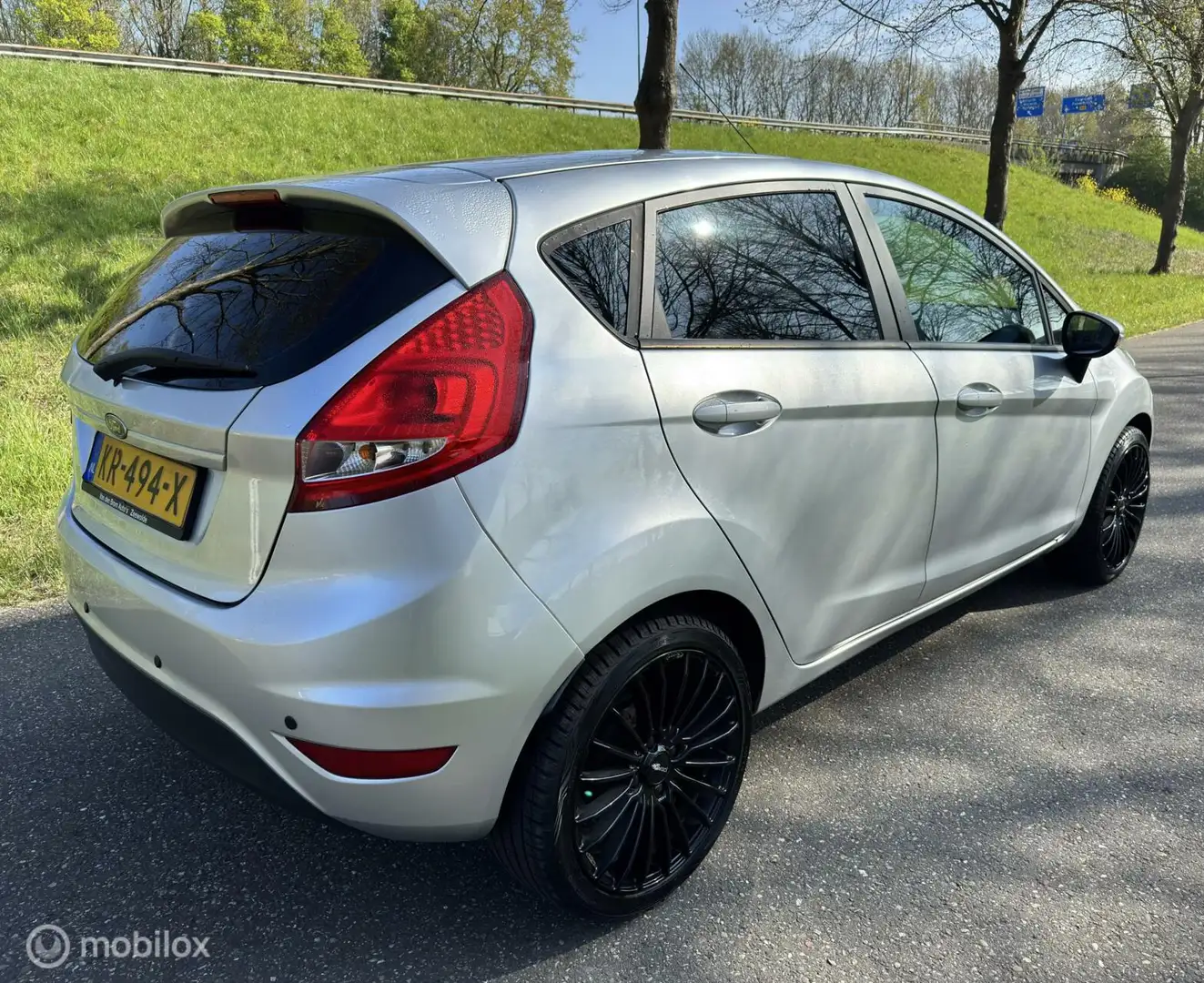 Ford Fiesta 1.25 Trend*DISTRIBUTIE VV*PARKEERSENSOR*APK 1/26 Gris - 2