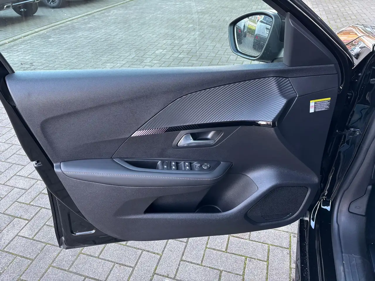 Peugeot 208 1,2 PT 100 Allure 6 Gang ACC Kessy Sitzhzng 26