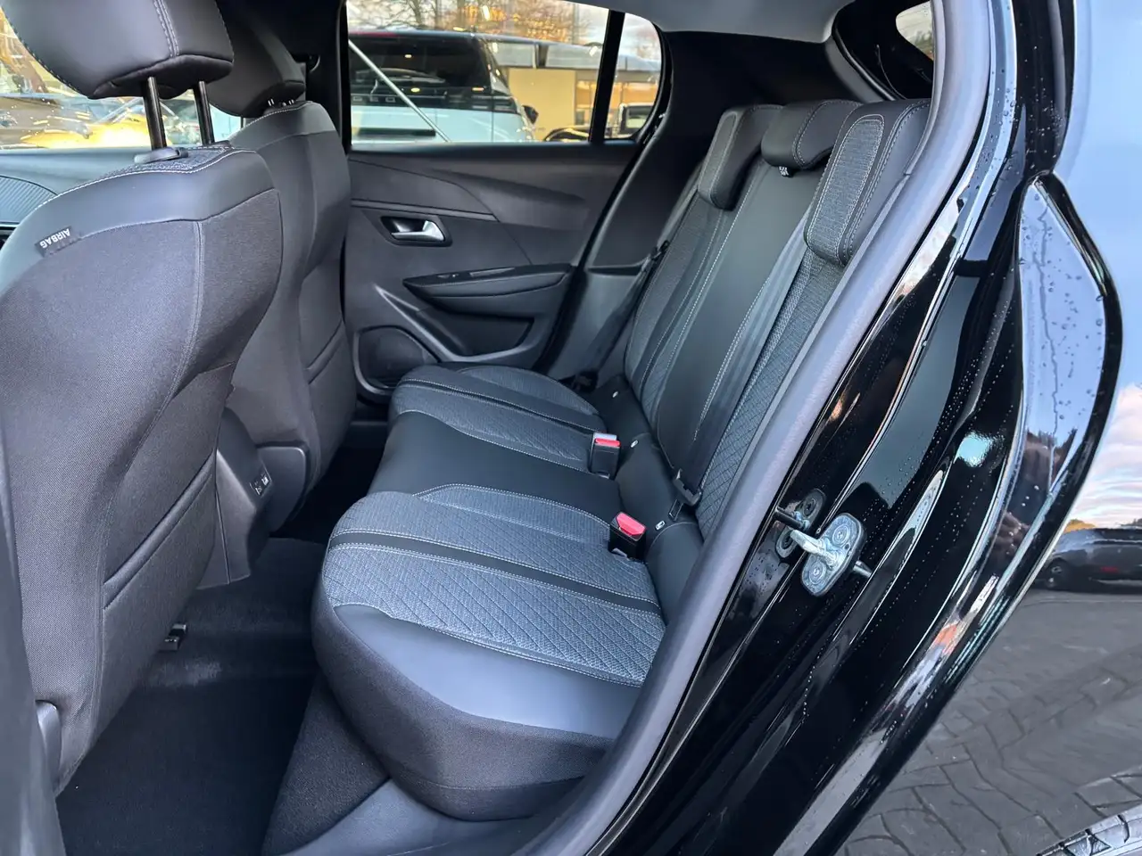 Peugeot 208 1,2 PT 100 Allure 6 Gang ACC Kessy Sitzhzng 12