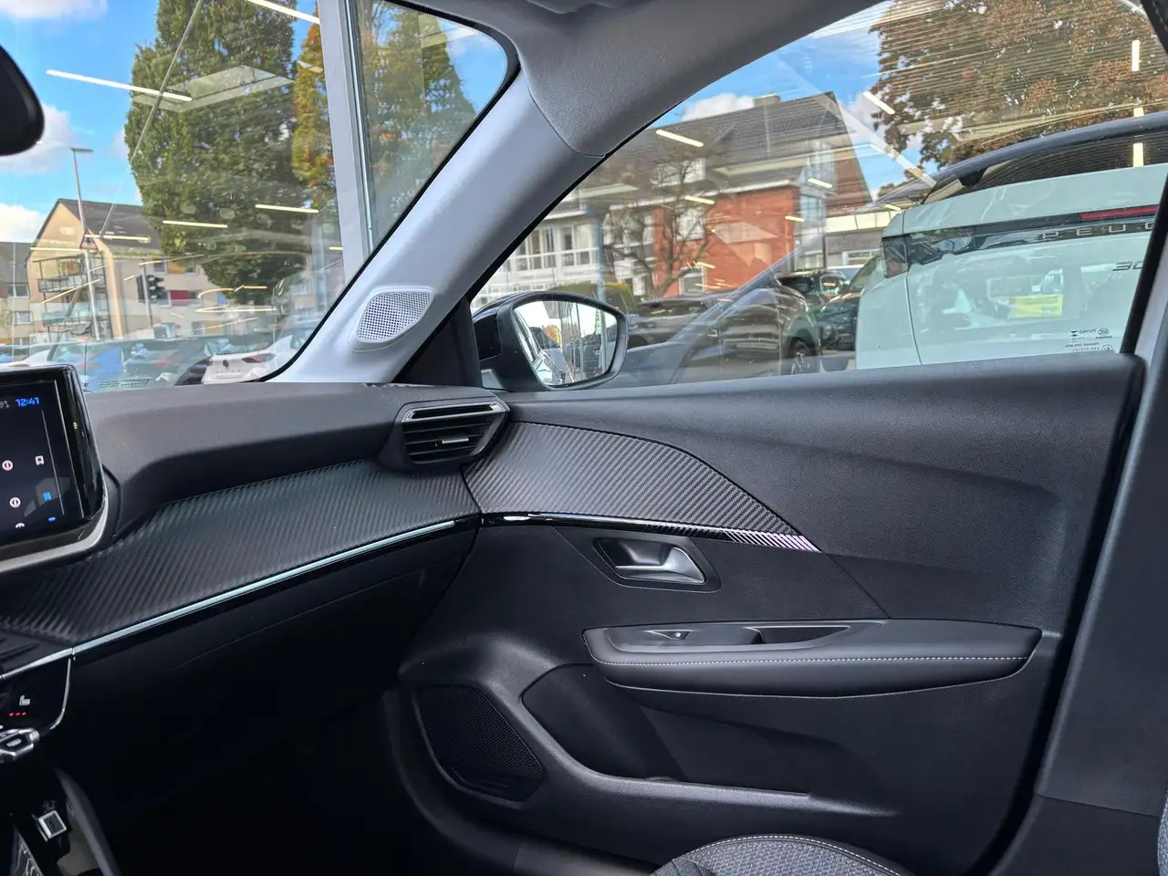 Peugeot 208 1,2 PT 100 Allure 6 Gang ACC Kessy Sitzhzng 23