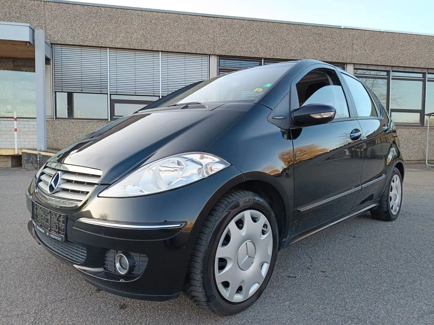 Mercedes-Benz A 200 A -Klasse A 200 Automatik Schwarz - 1