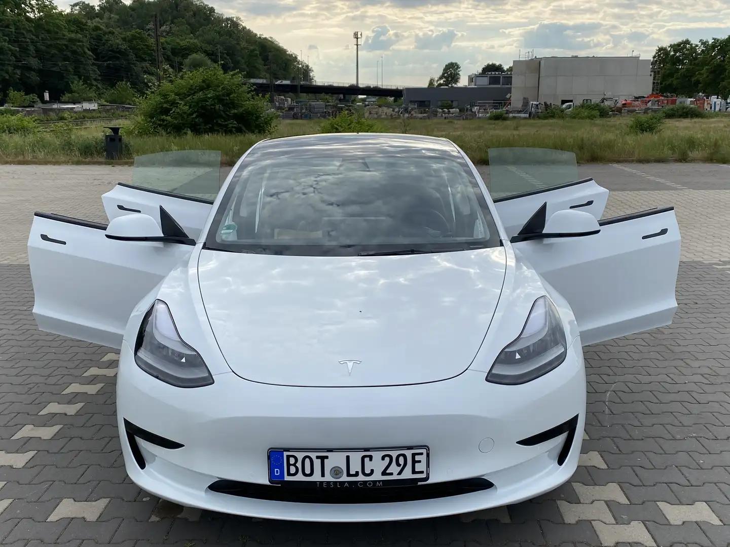 Tesla Model 3 Standard Reichweite Plus Hinterradantrieb - 1