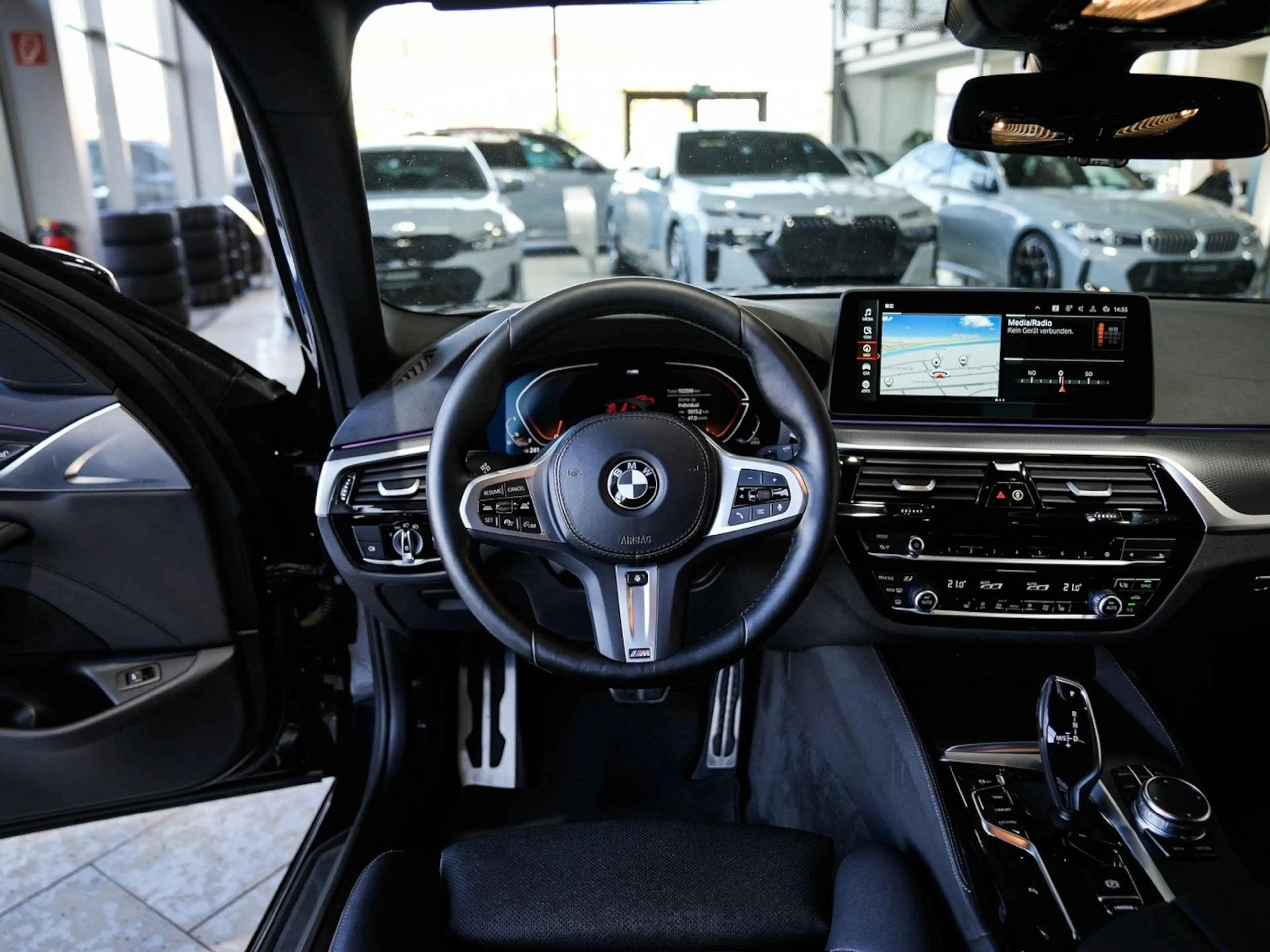 BMW 530 530i Touring M Sport 19LM Kamera ACC — photo 15