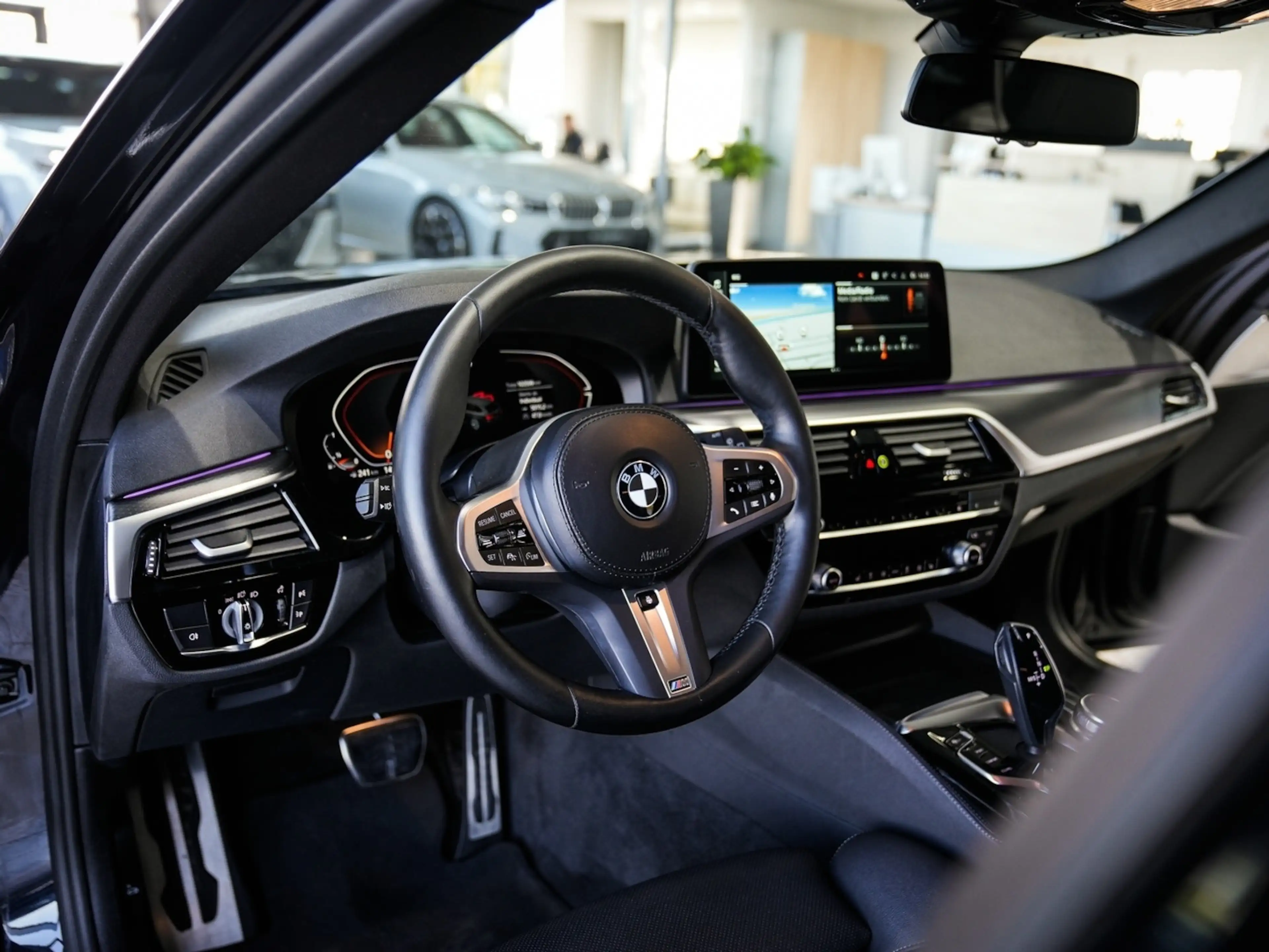 BMW 530 530i Touring M Sport 19LM Kamera ACC — photo 2