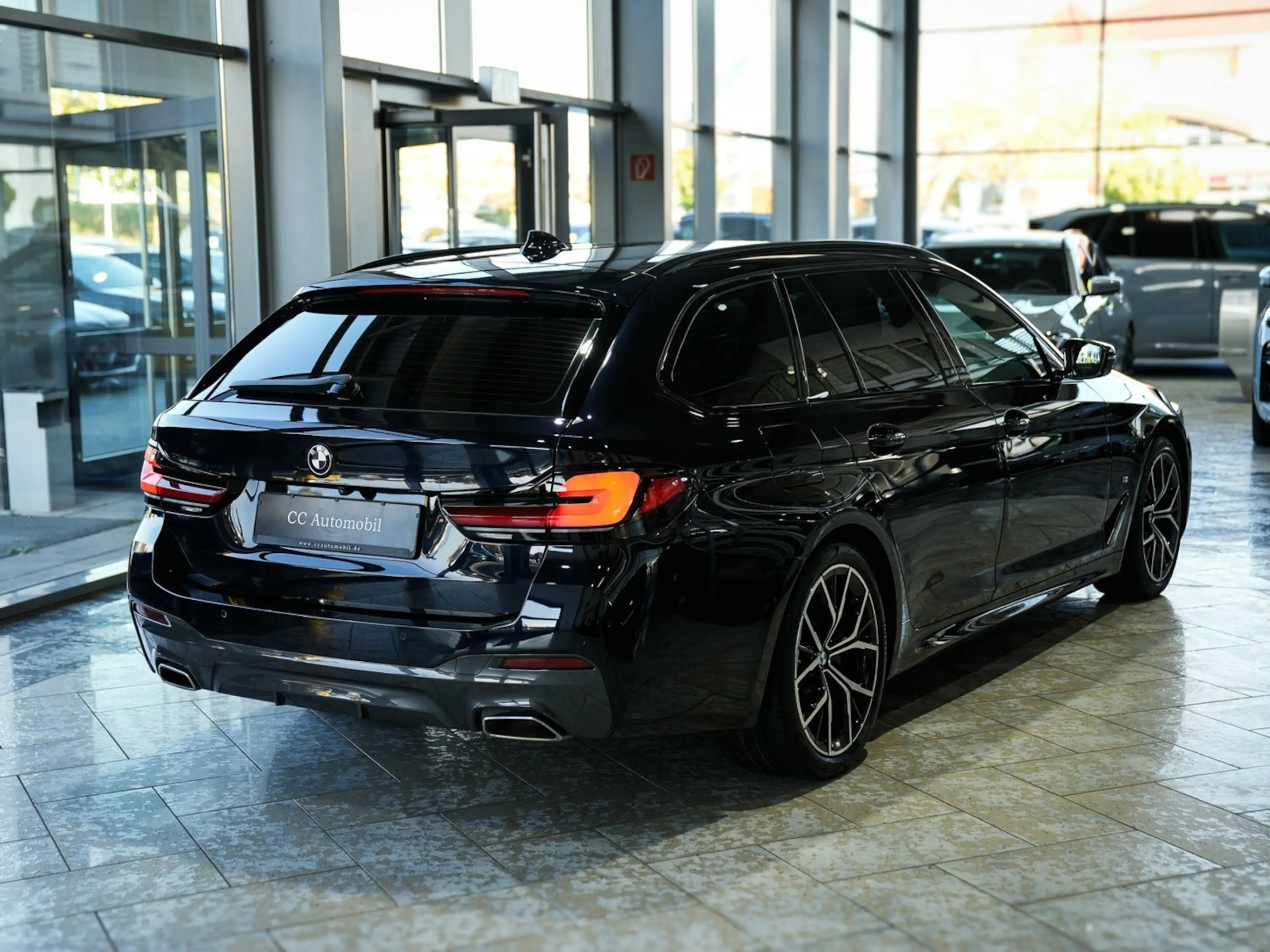 BMW 530 530i Touring M Sport 19LM Kamera ACC — photo 8