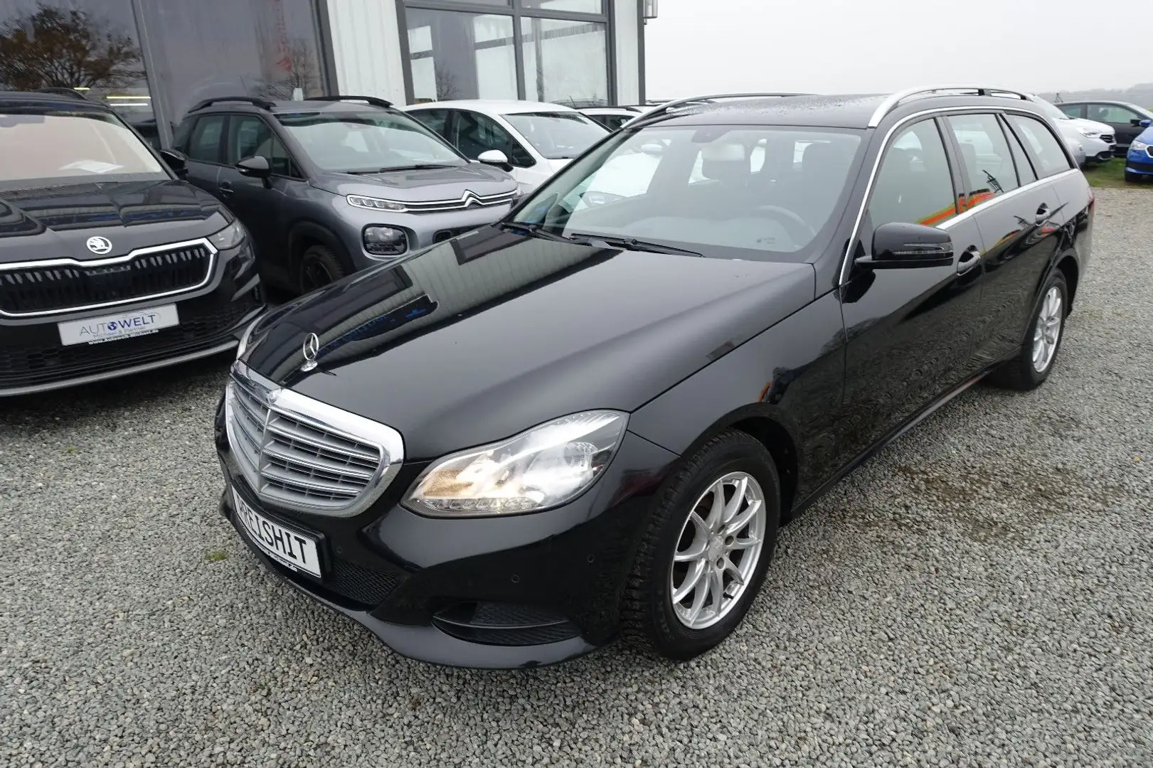 Mercedes-Benz E 250 CDI Scheckheft KLIMAAUT LED NAV TÜV 10/26 Schwarz - 2