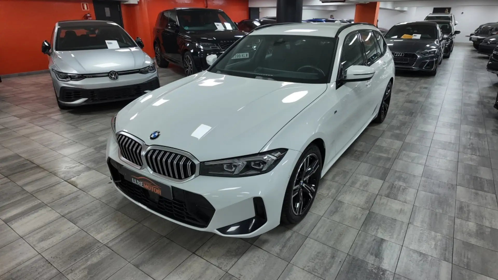 BMW 330 330iA Touring M Sport Wit - 1