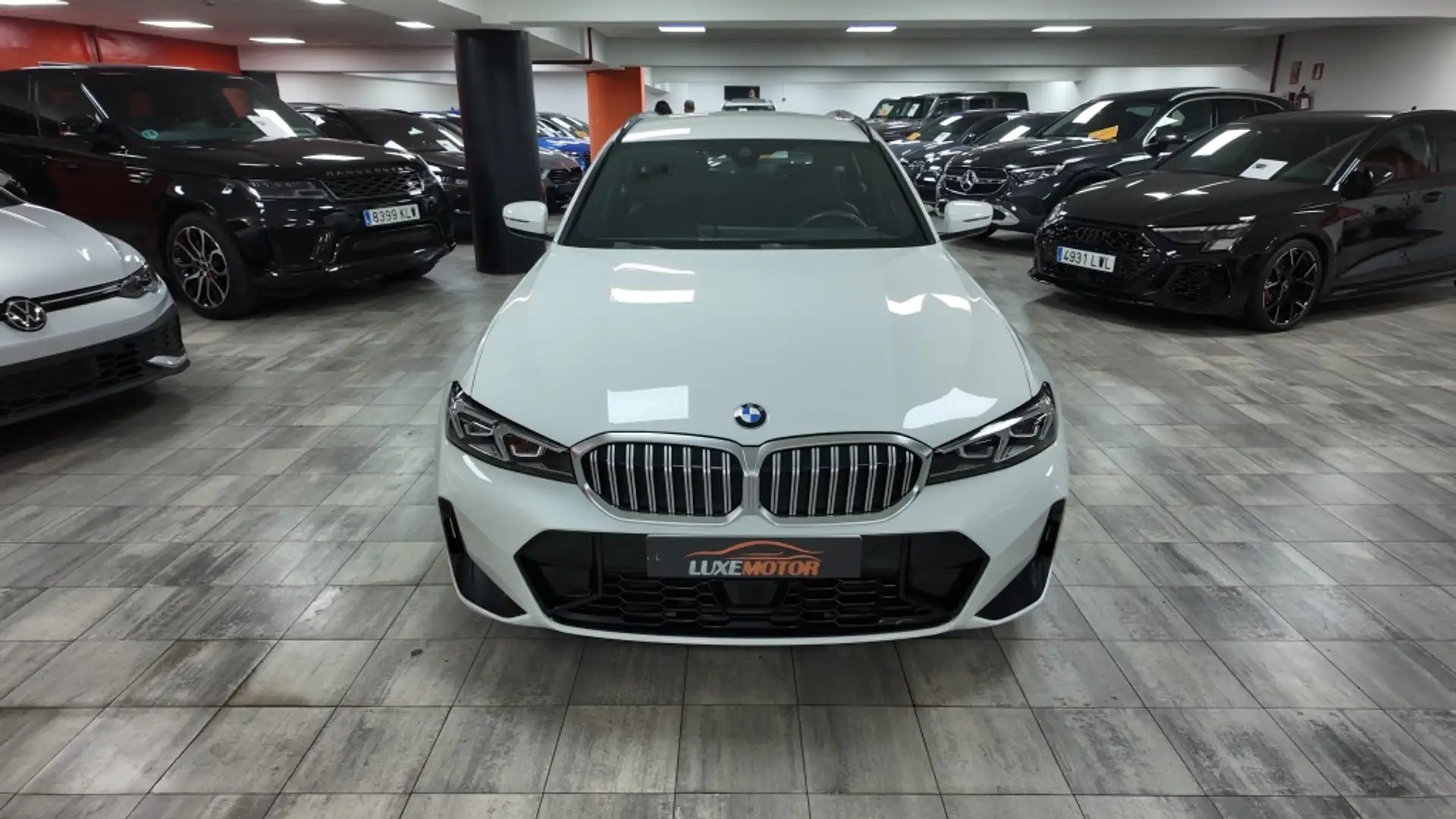 BMW 330 330iA Touring M Sport Wit - 2