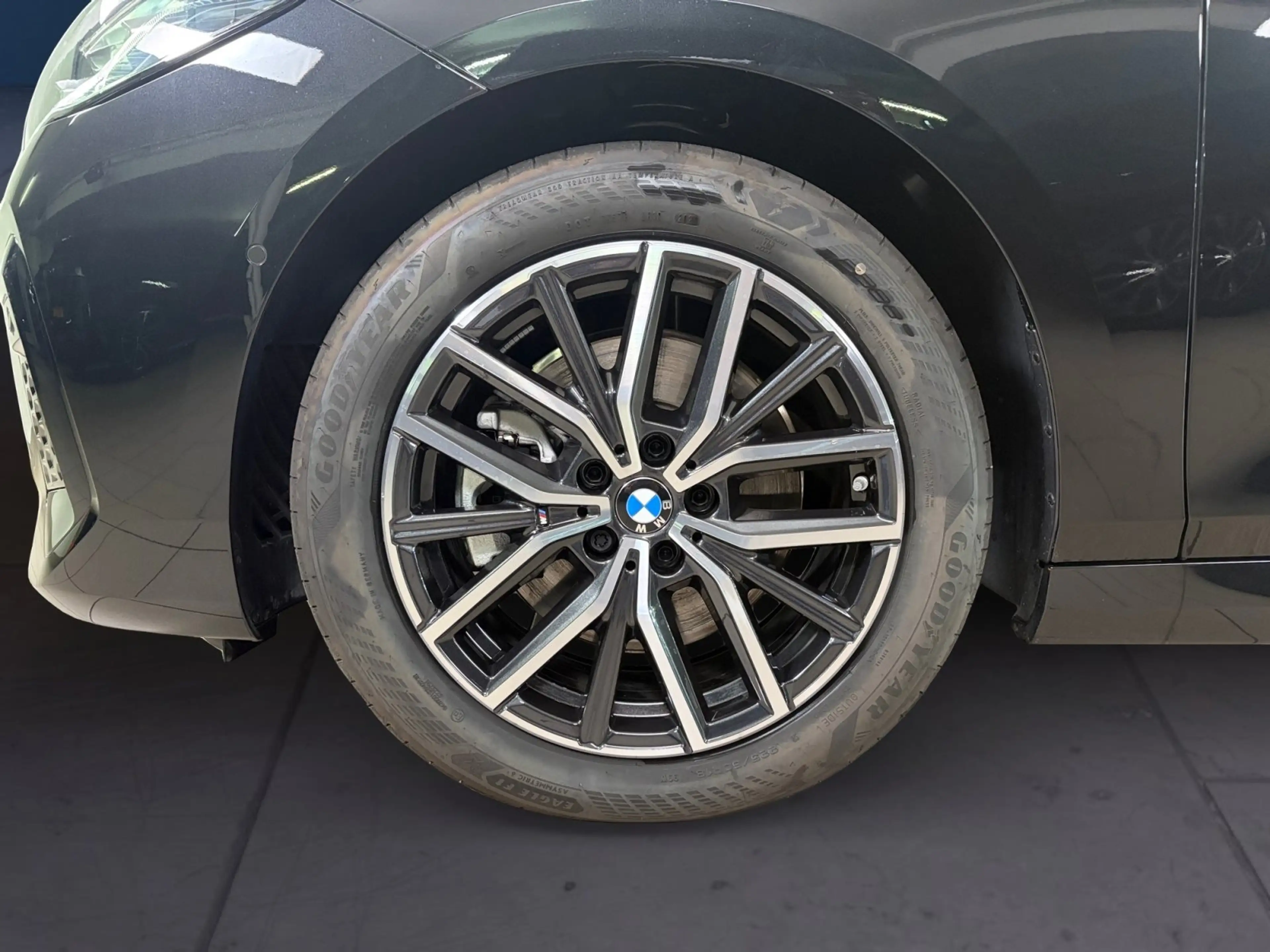 BMW 223 xDrive — photo 7