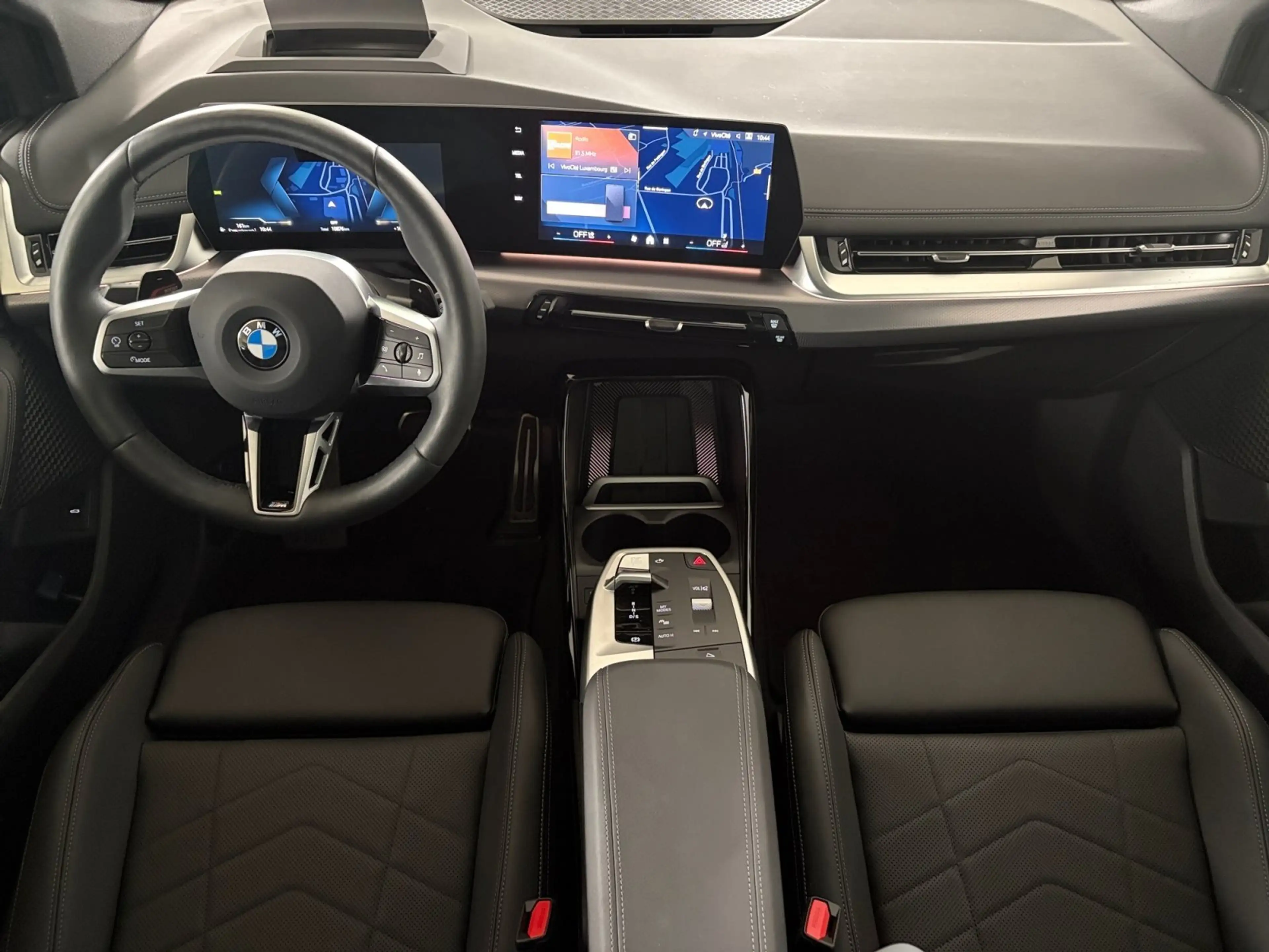 BMW 223 xDrive — photo 6