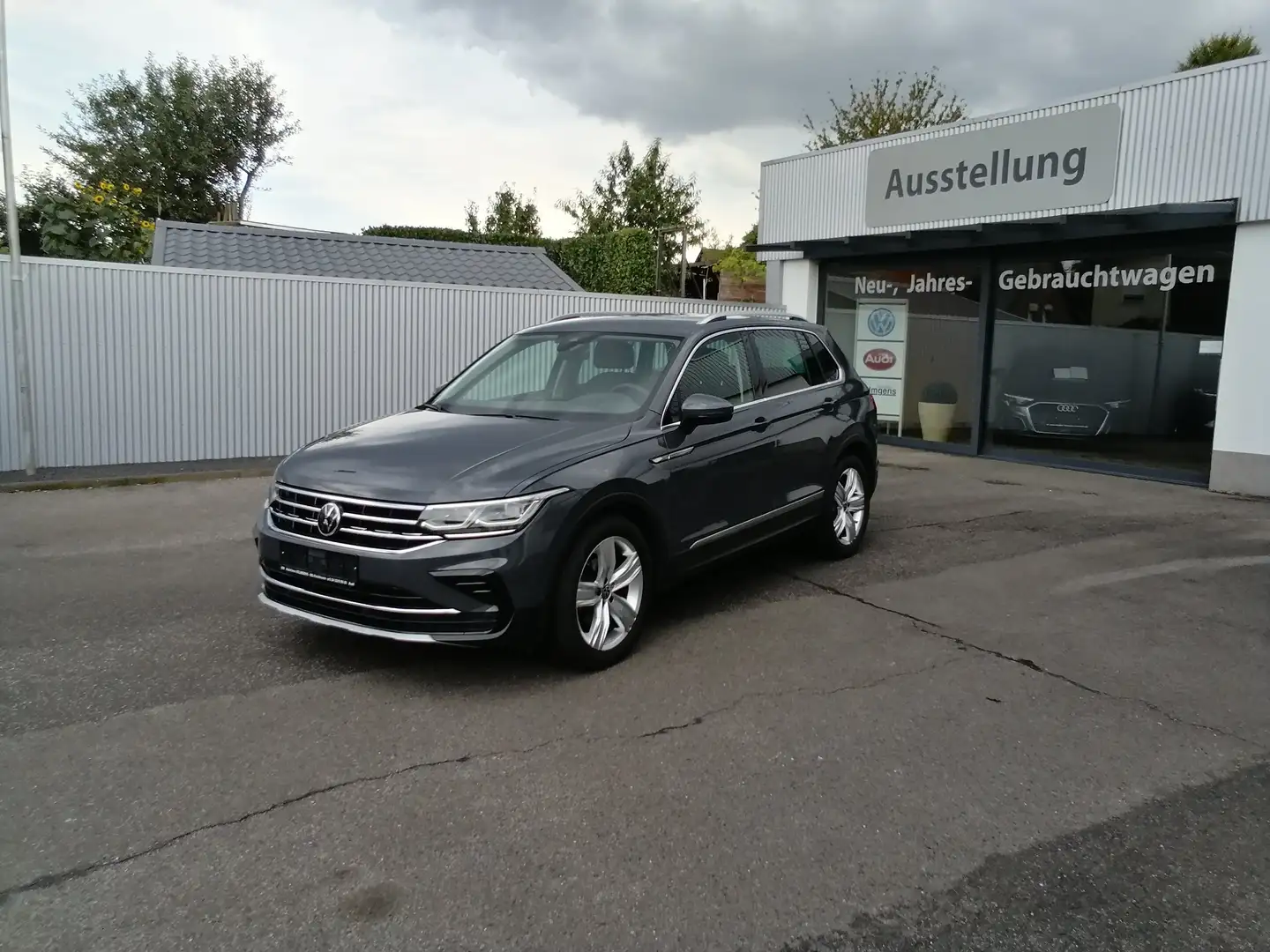 Volkswagen Tiguan Tiguan 1.5 TSI OPF DSG Elegance LED AHK ACC EPAKET Gris - 2