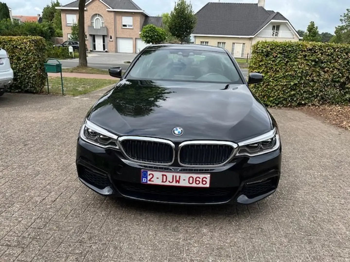 BMW 530 530e iPerformance Aut. Sport Line Zwart - 2