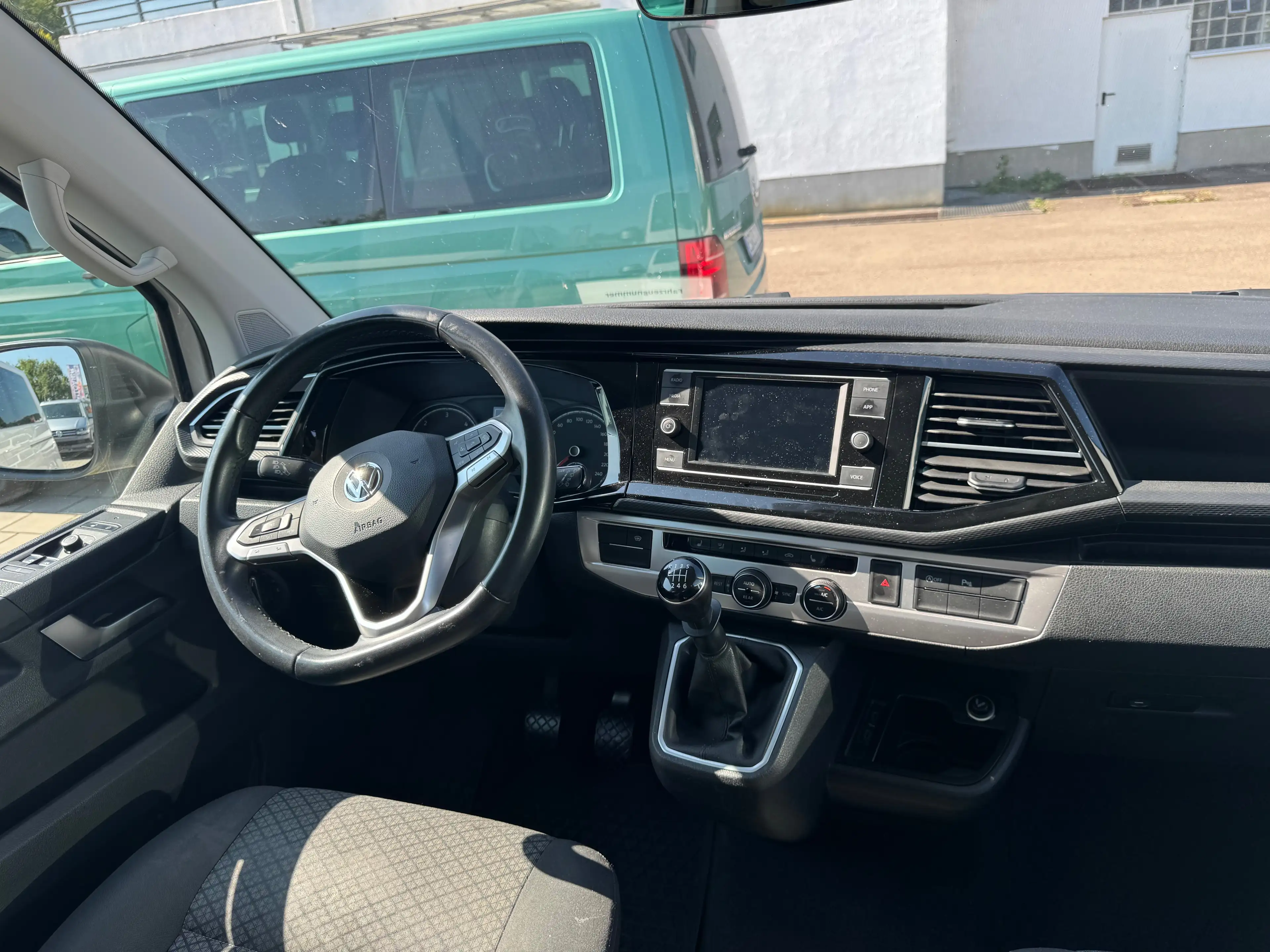 Volkswagen T6.1 Multivan Multivan/Luftstandheizung/AHK/6-Sitzer/Climatronic/Sitzheizung/Schiebefenster — photo 7