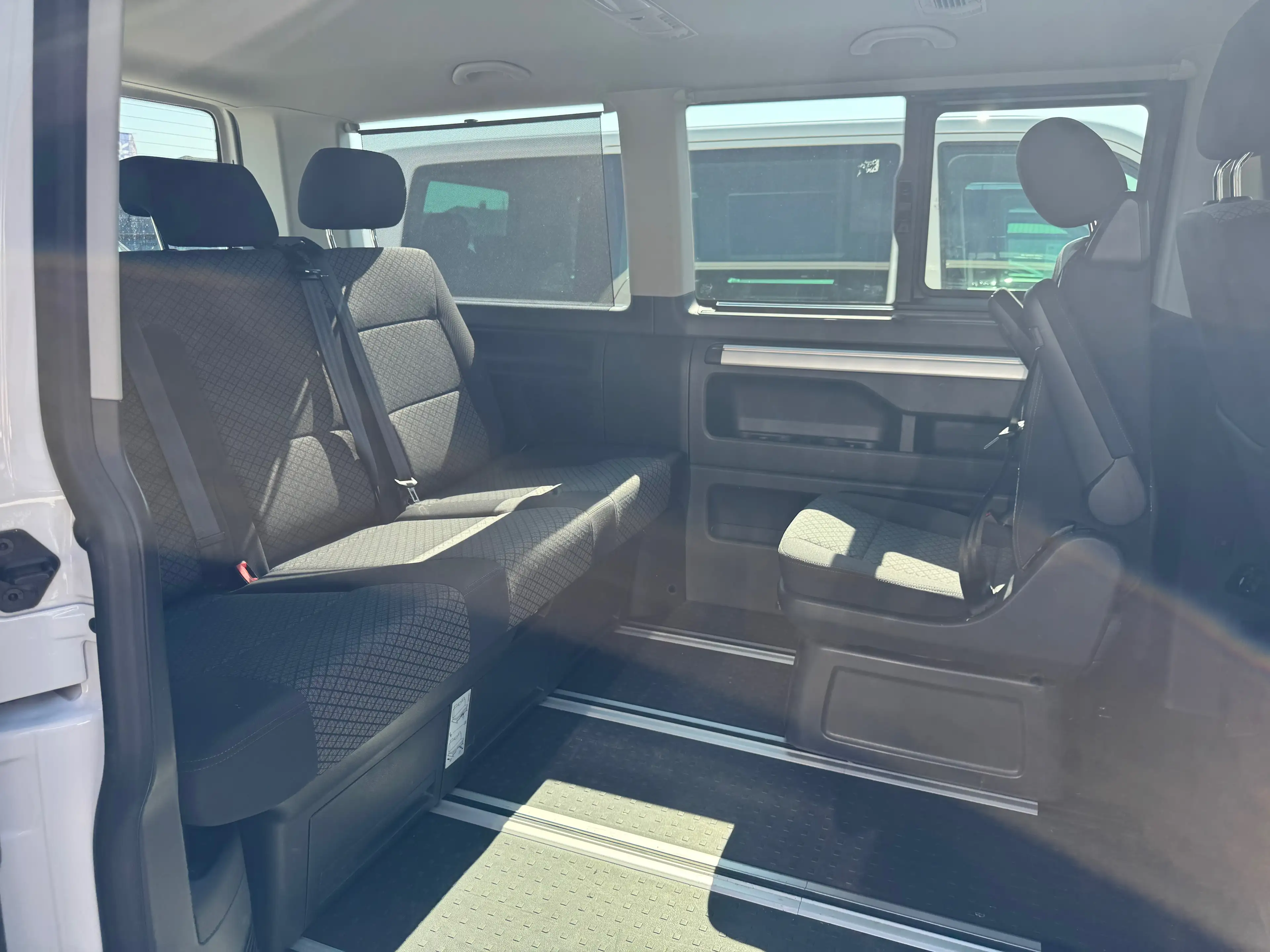 Volkswagen T6.1 Multivan Multivan/Luftstandheizung/AHK/6-Sitzer/Climatronic/Sitzheizung/Schiebefenster — photo 3