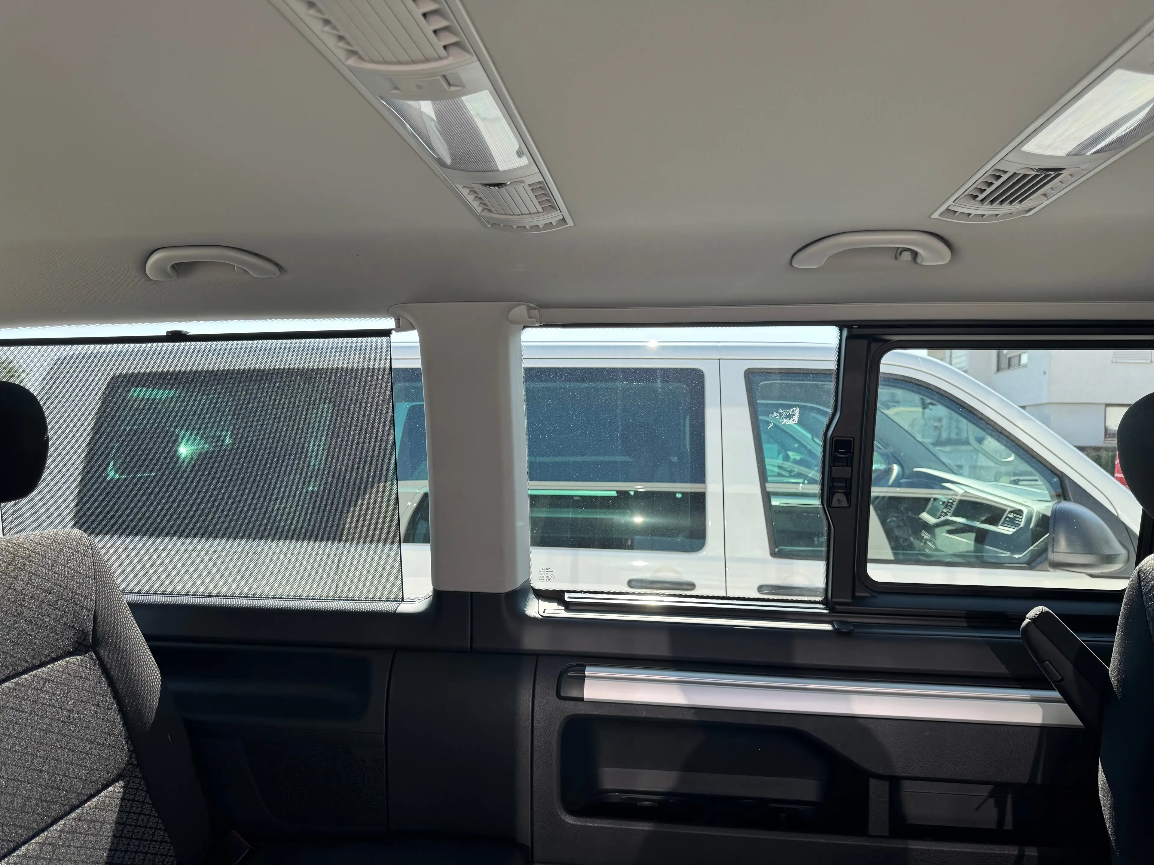 Volkswagen T6.1 Multivan Multivan/Luftstandheizung/AHK/6-Sitzer/Climatronic/Sitzheizung/Schiebefenster — photo 4