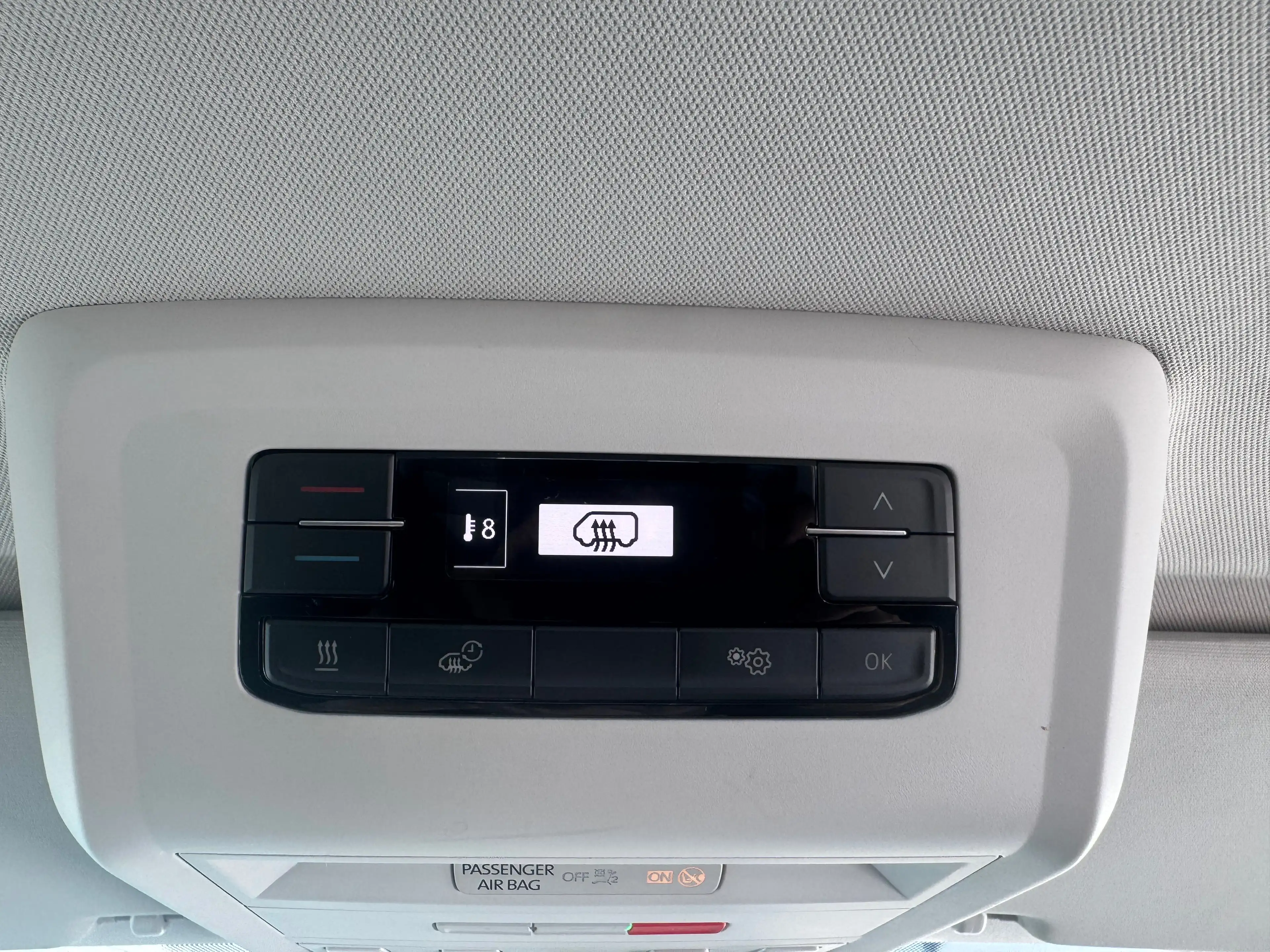 Volkswagen T6.1 Multivan Multivan/Luftstandheizung/AHK/6-Sitzer/Climatronic/Sitzheizung/Schiebefenster — photo 6