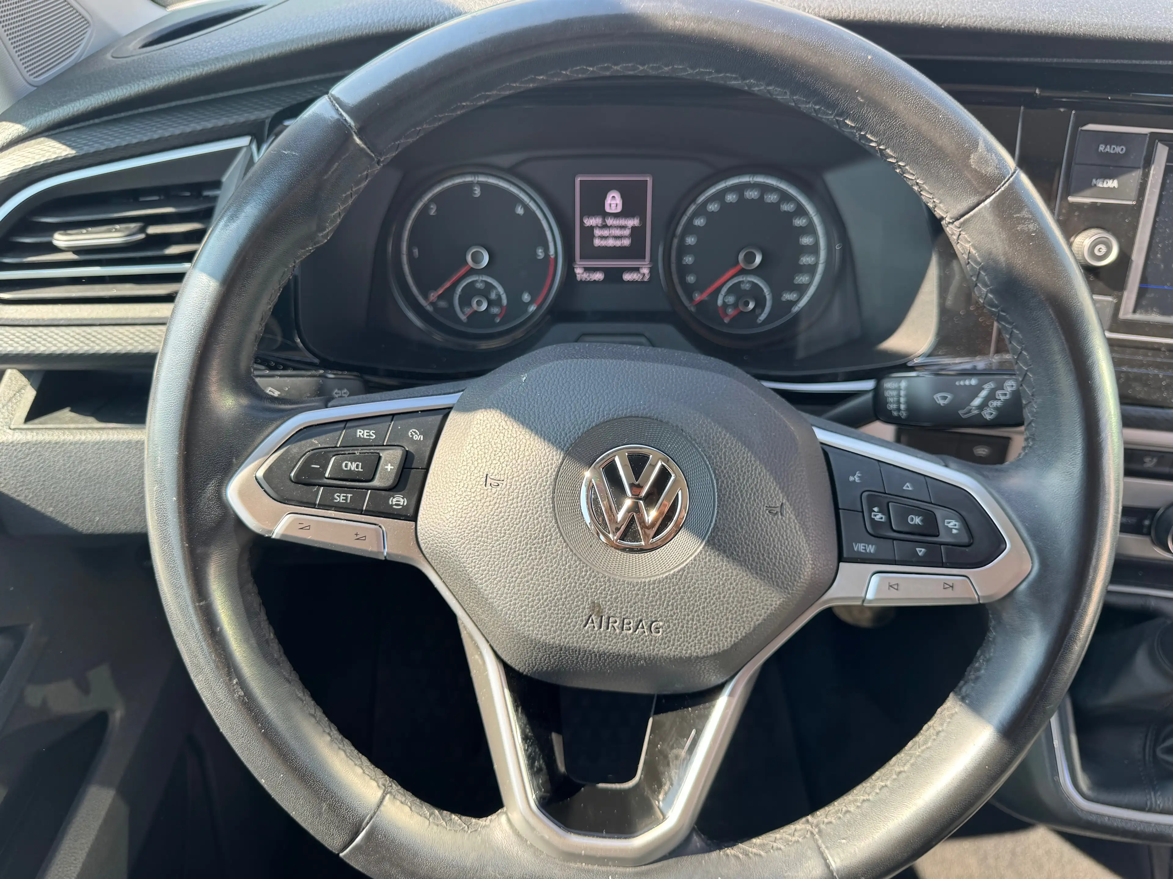 Volkswagen T6.1 Multivan Multivan/Luftstandheizung/AHK/6-Sitzer/Climatronic/Sitzheizung/Schiebefenster — photo 8