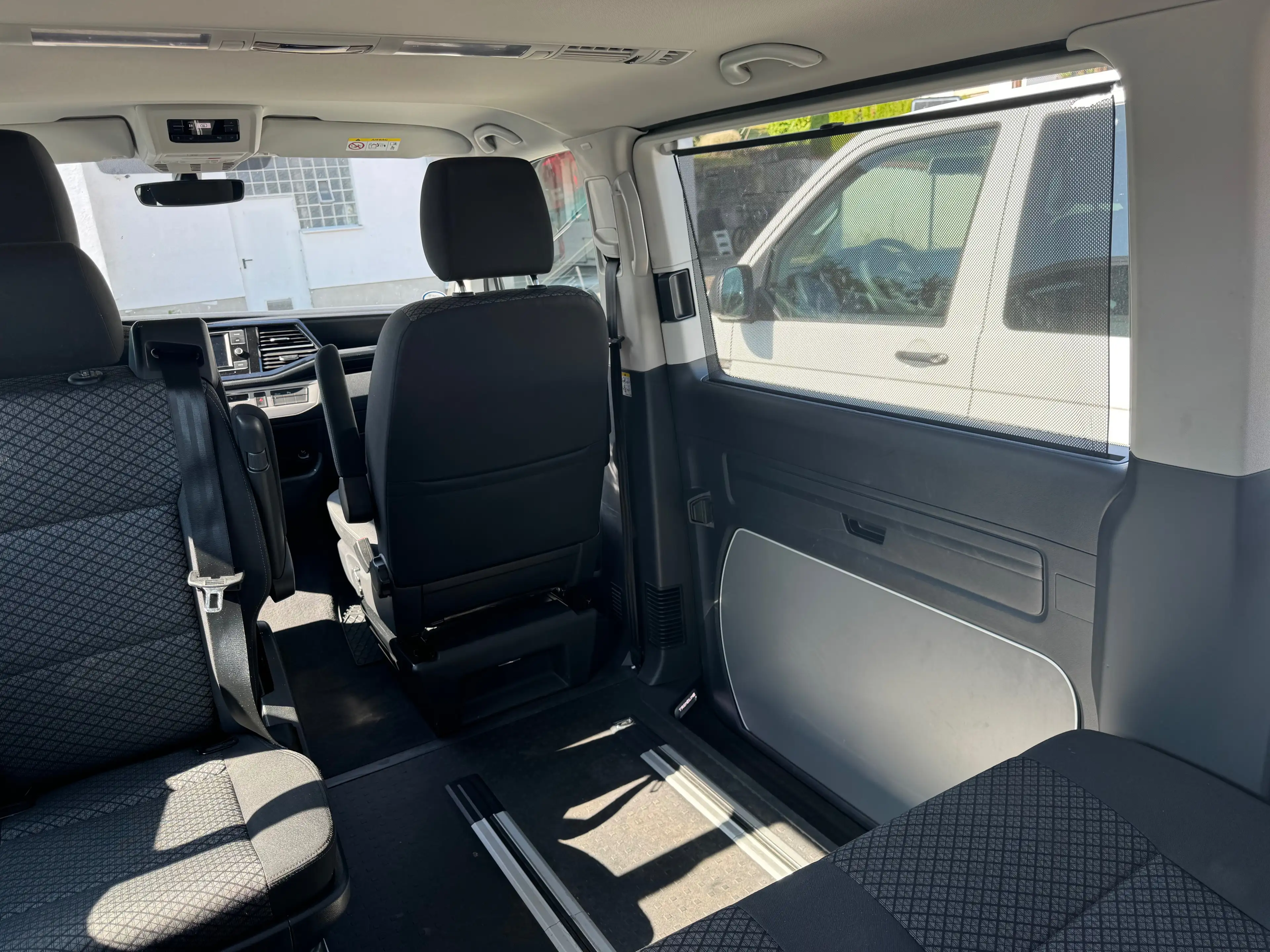 Volkswagen T6.1 Multivan Multivan/Luftstandheizung/AHK/6-Sitzer/Climatronic/Sitzheizung/Schiebefenster — photo 11